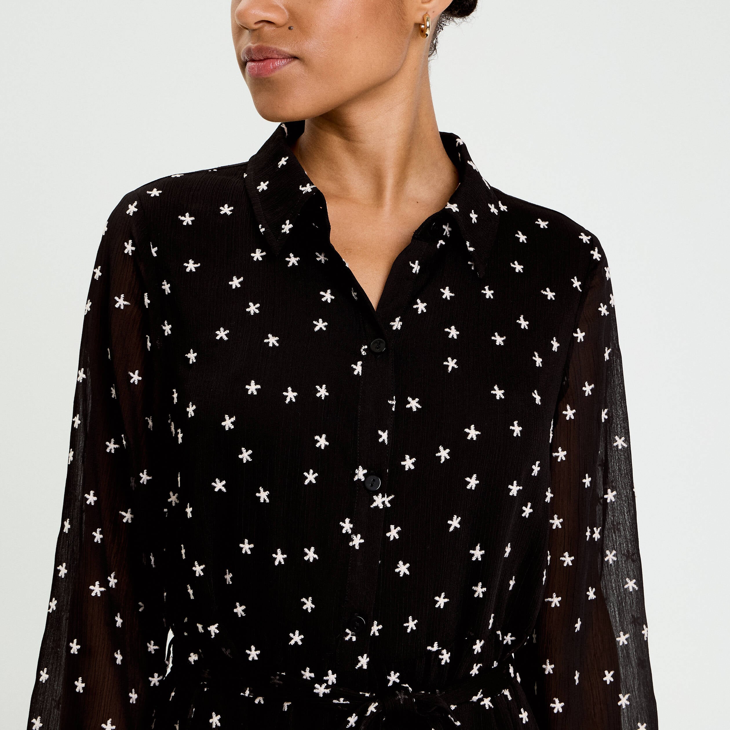 Robe brod&eacute;e &eacute;vas&eacute;e manches longues noir femme