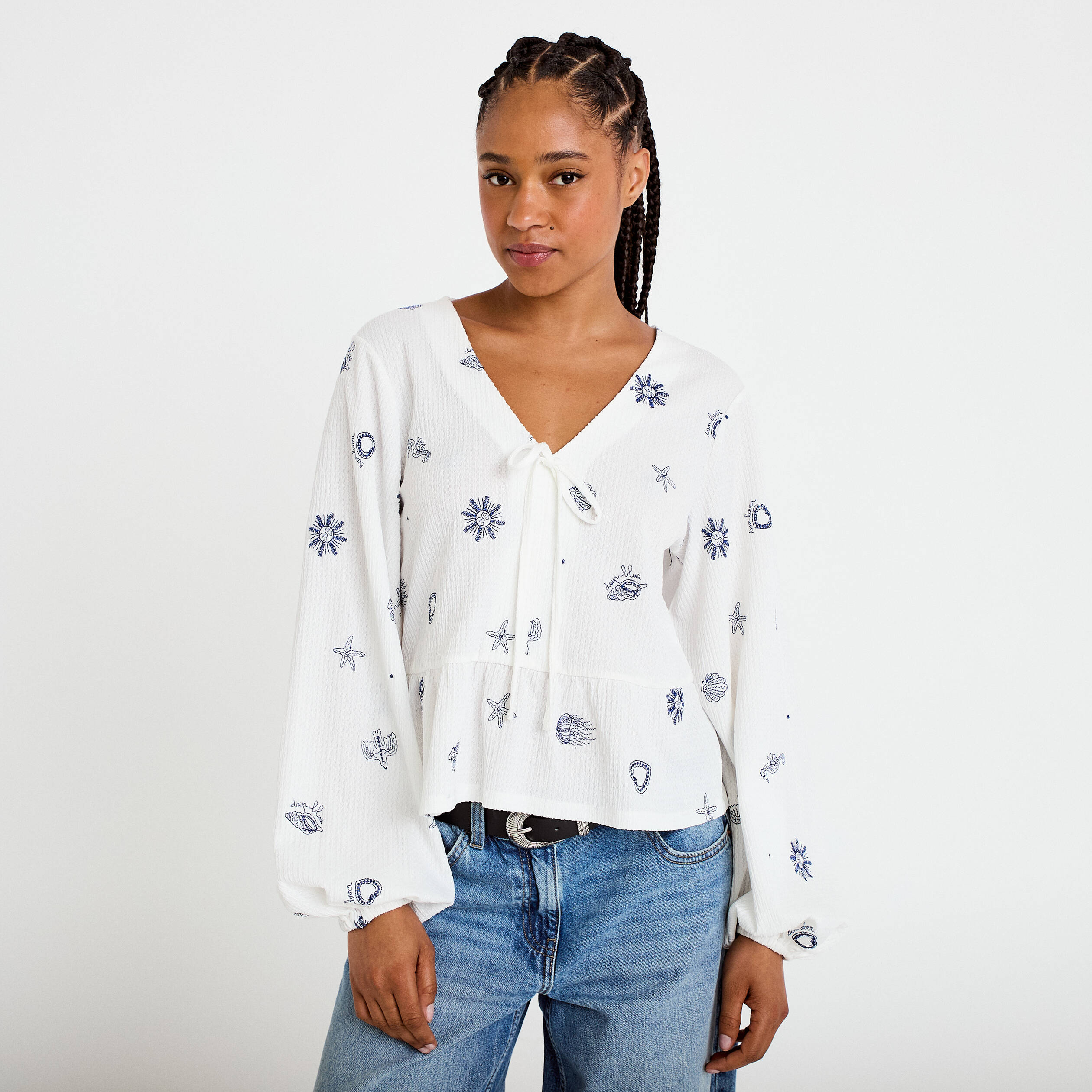 Blouse cintr&eacute;e col v manches longues blanc femme