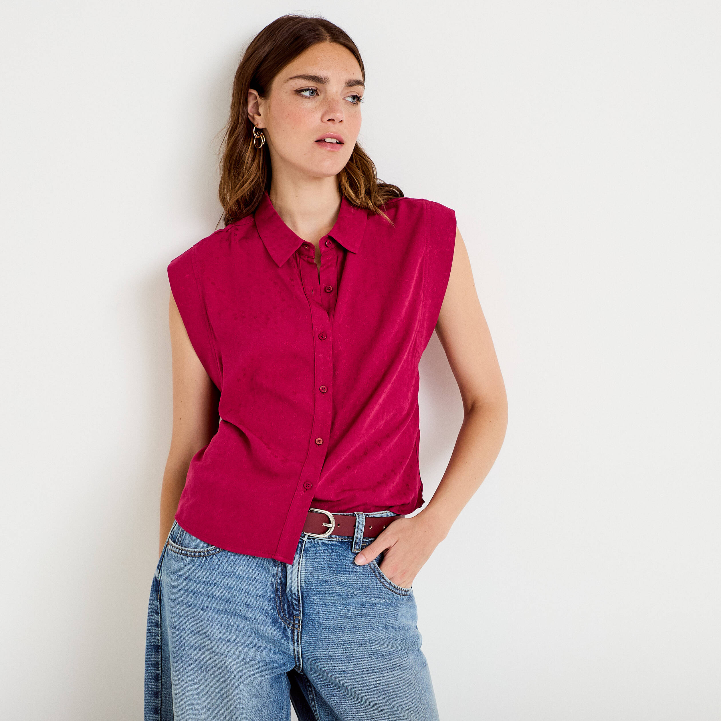 Chemise sans manches col am&eacute;ricain rouge femme