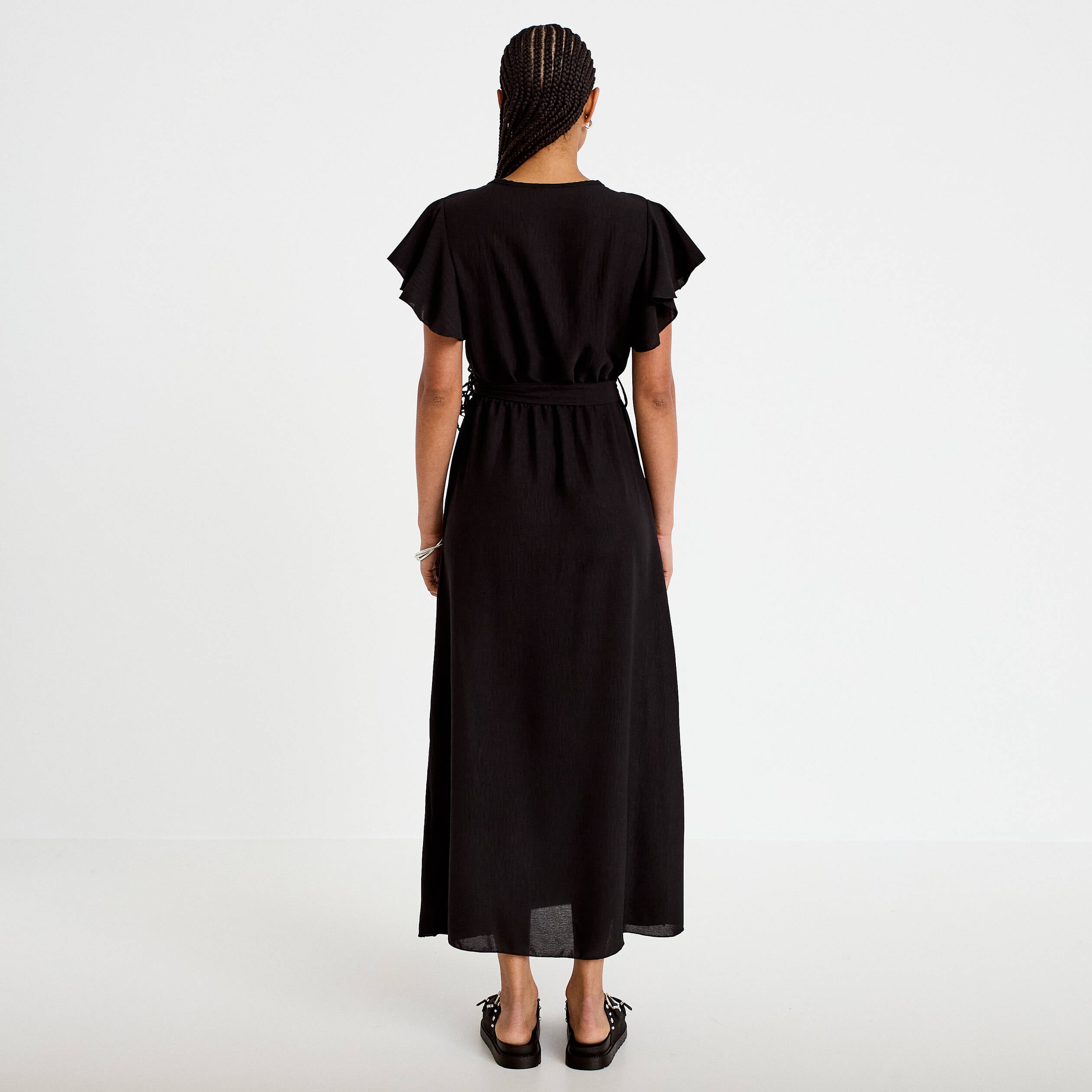 Robe longue &eacute;vas&eacute;e manches courtes noir femme
