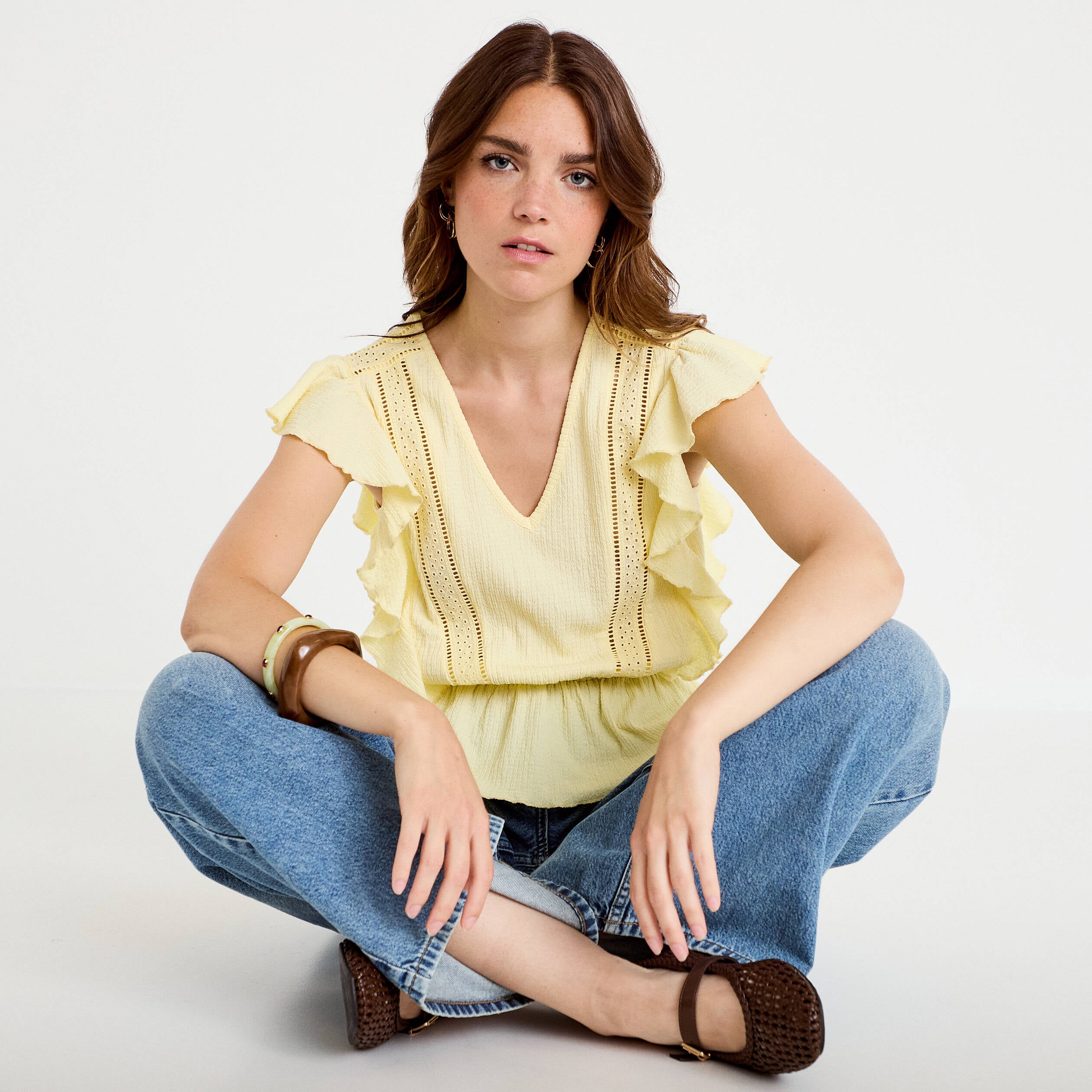 Blouse col rond manches courtes dentelle jaune pastel femme