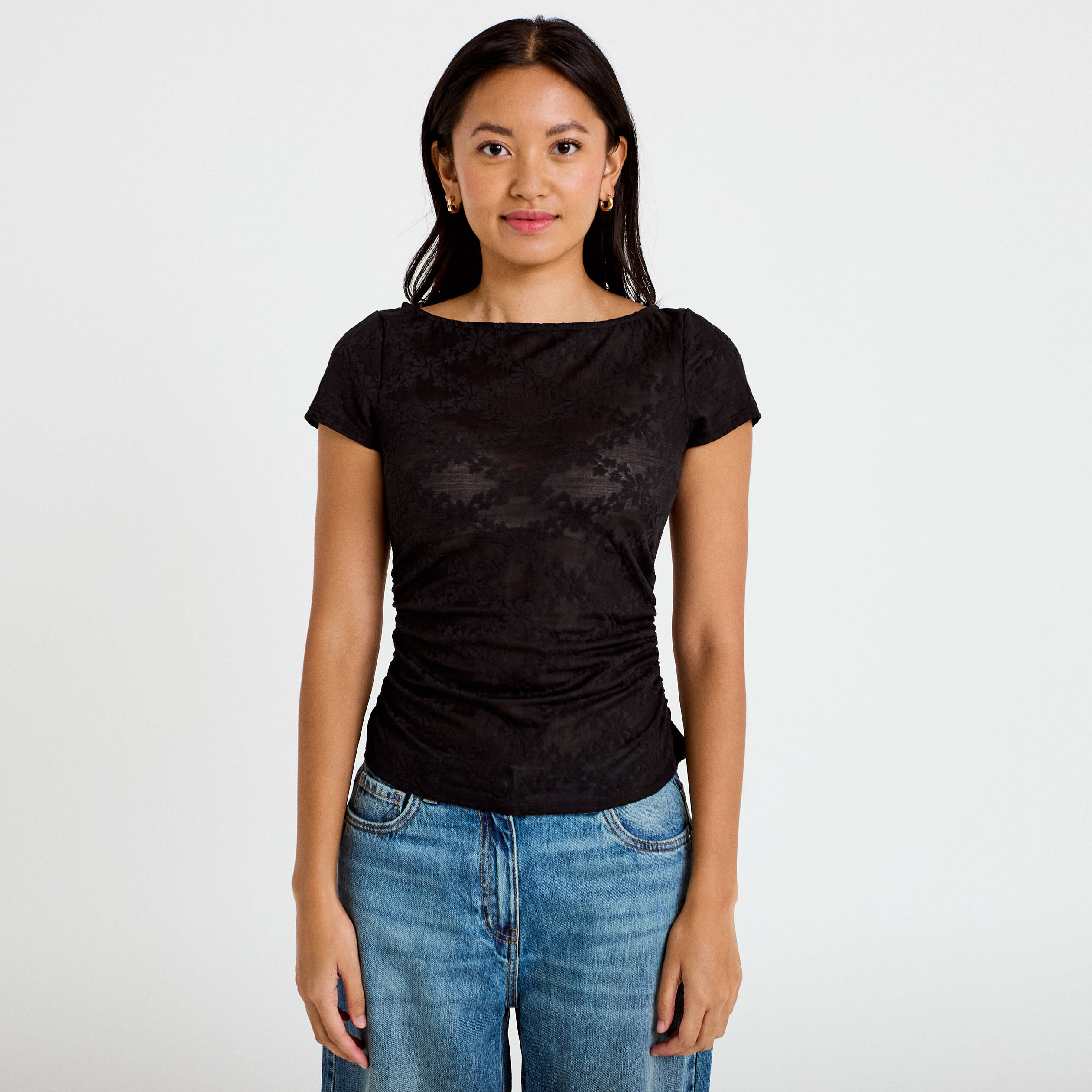 T-shirt ajust&eacute; dentelle col bateau noir femme