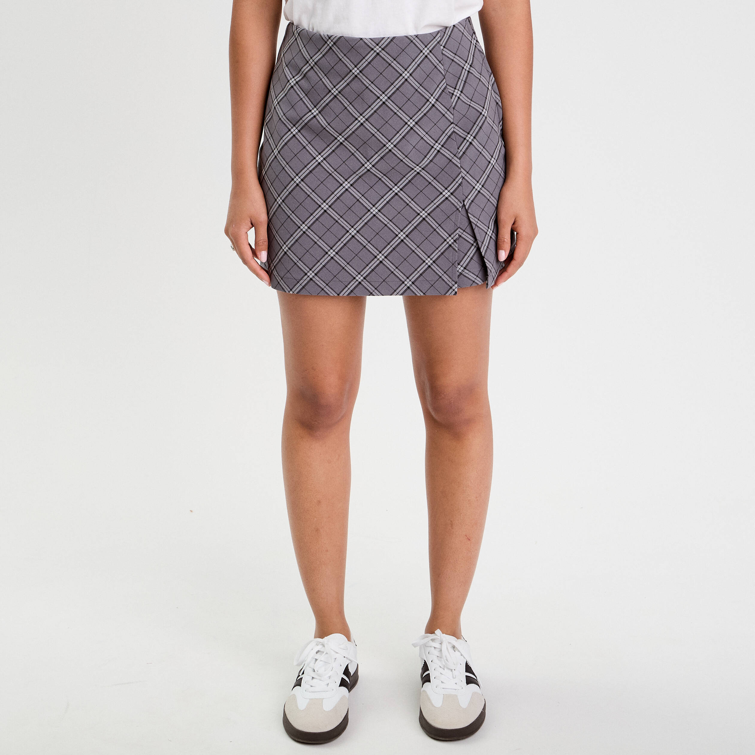 Jupe-short &eacute;vas&eacute;e gris femme