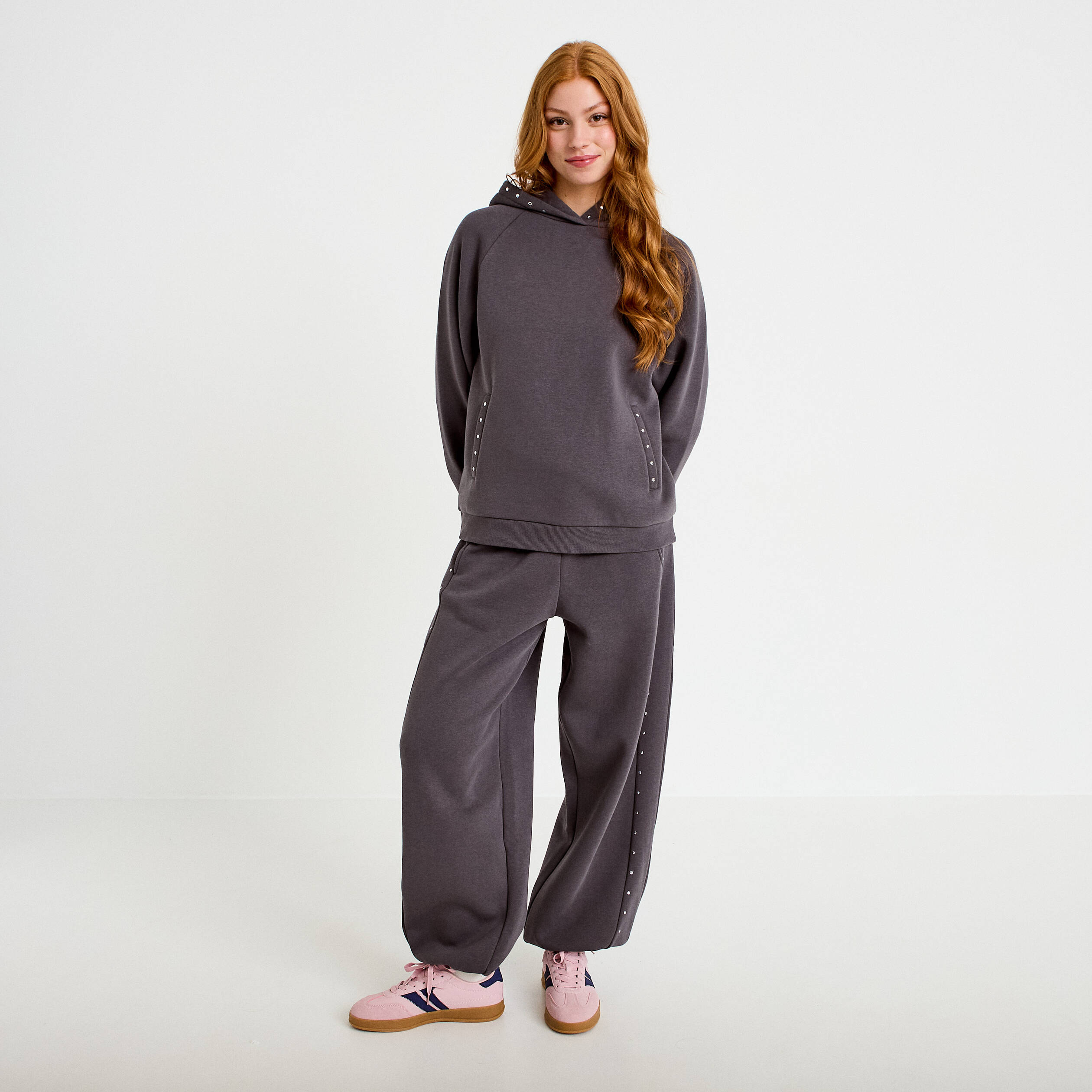 Sweat oversize &agrave; capuche manches longues gris fonc&eacute; femme
