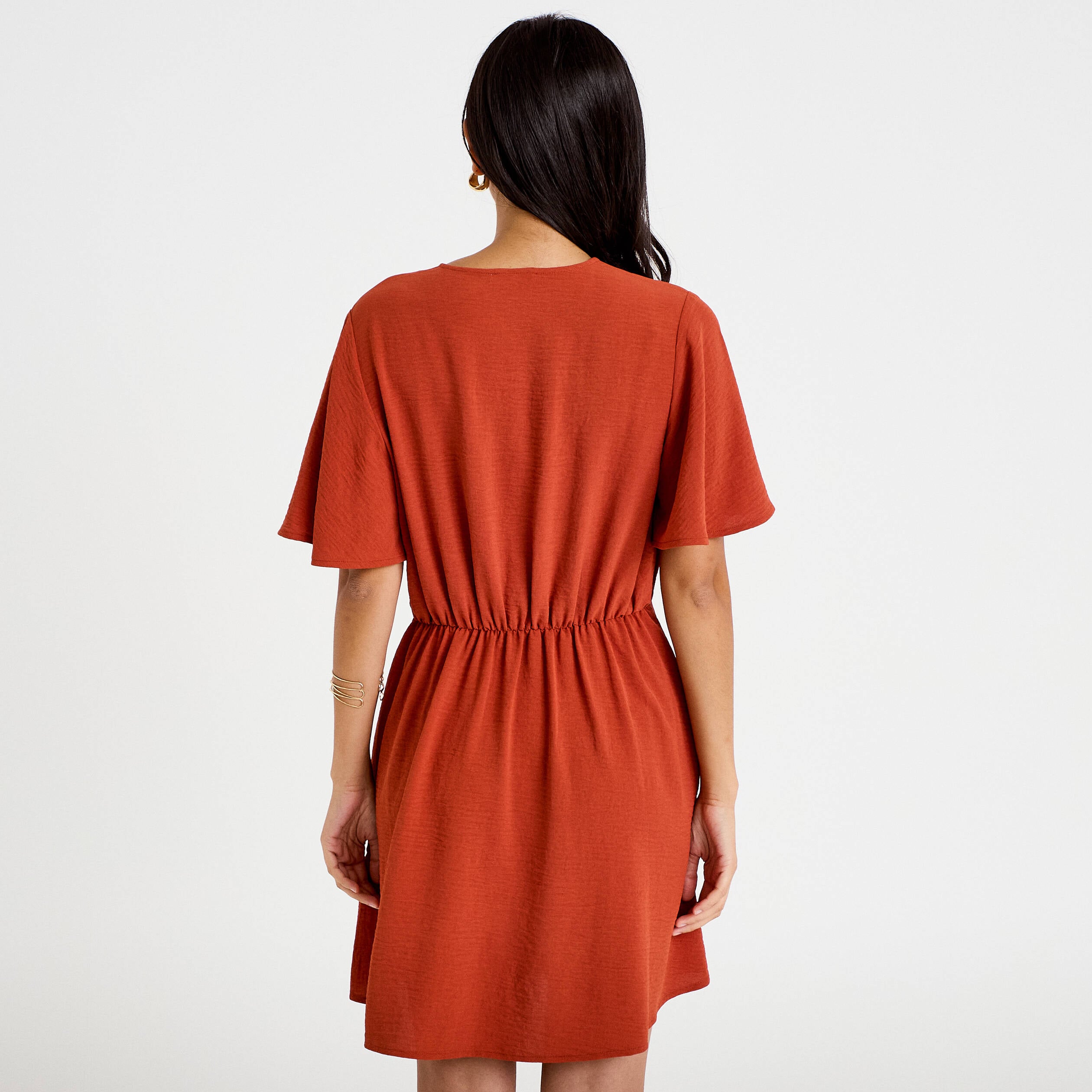 Robe courte &eacute;vas&eacute;e col v manches courtes orange fonc&eacute; femme
