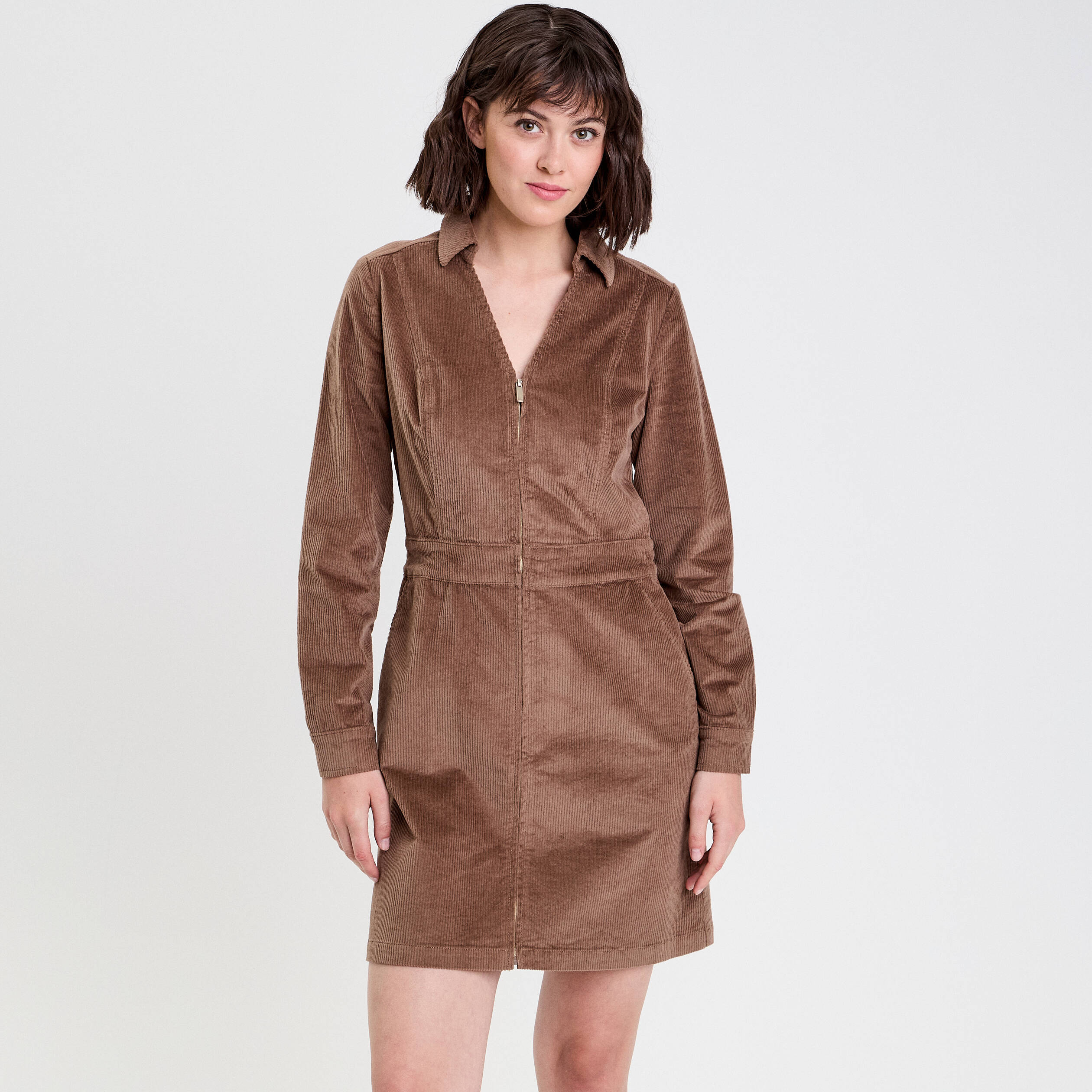 Robe zipp&eacute;e en velours taupe femme