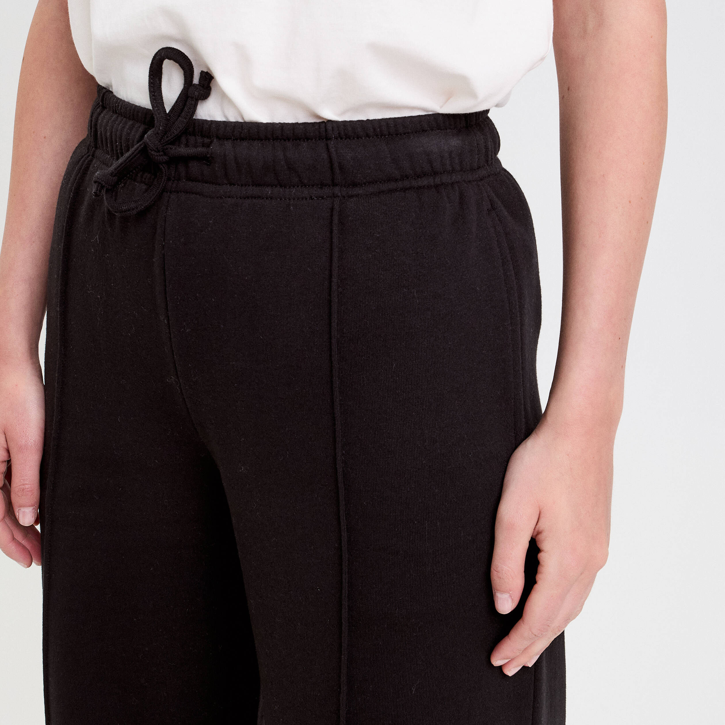 Pantalon large style jogging noir femme
