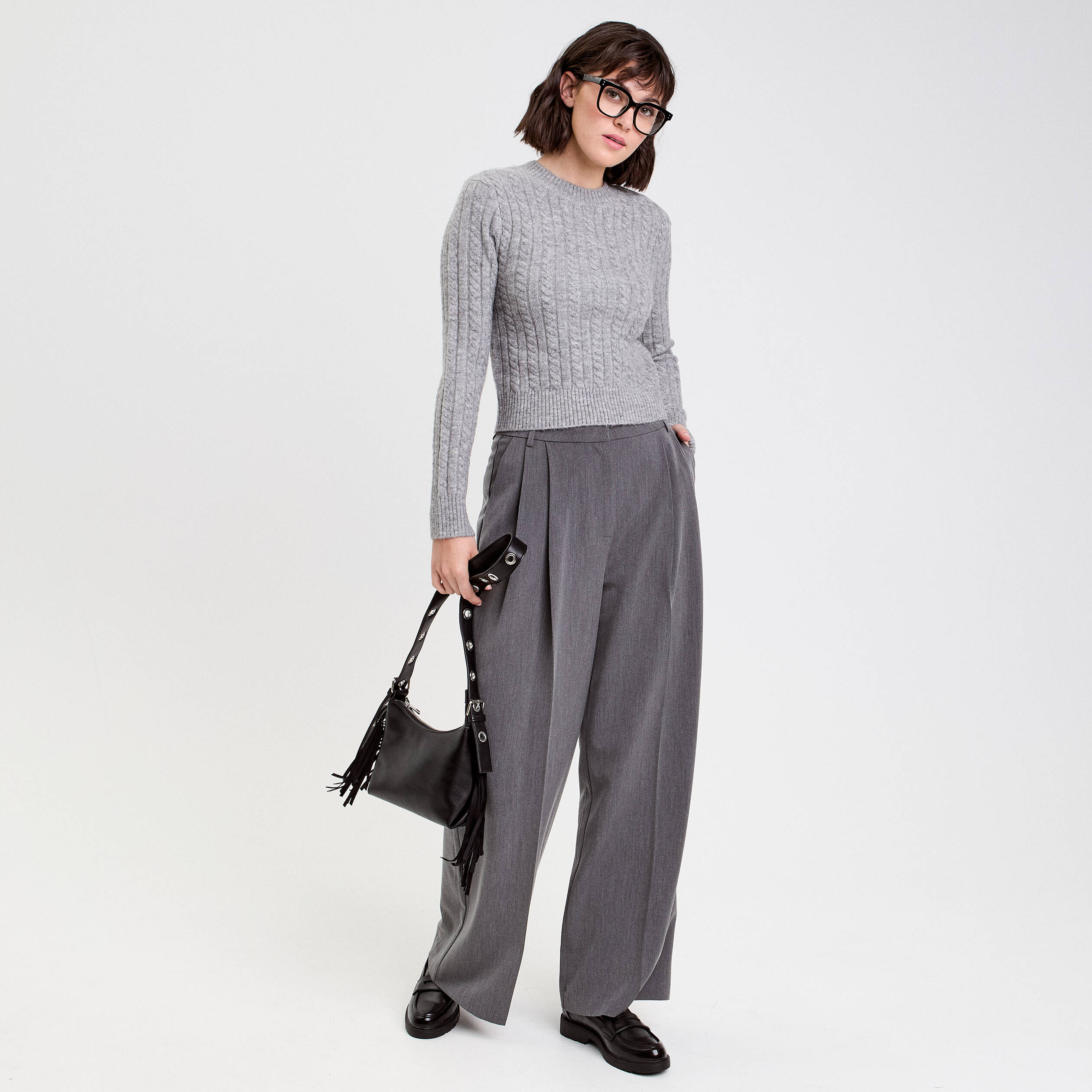 Pull ajust&eacute; col rond manches longues gris fonc&eacute; femme
