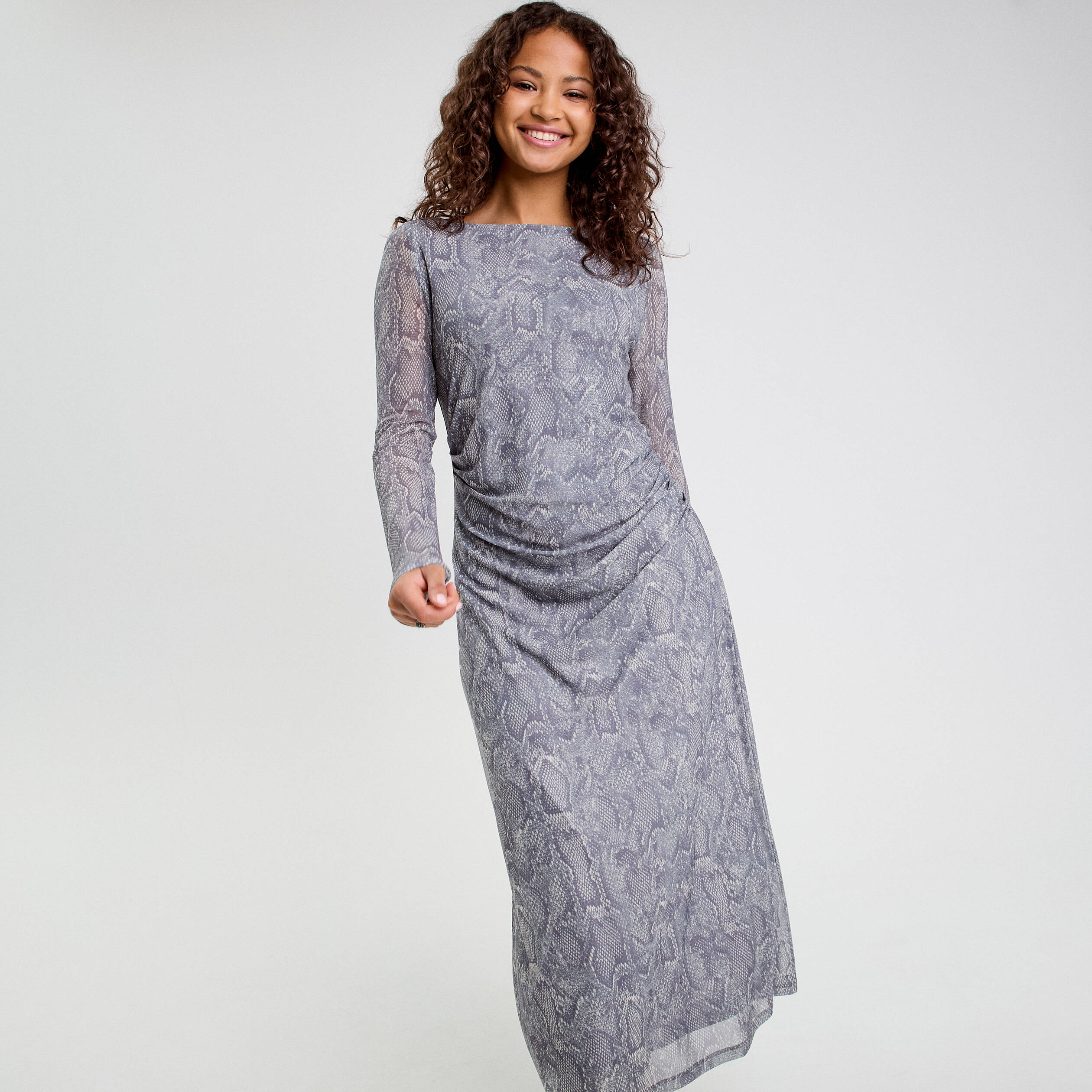 Robe longue ajust&eacute;e fronces bleu gris femme