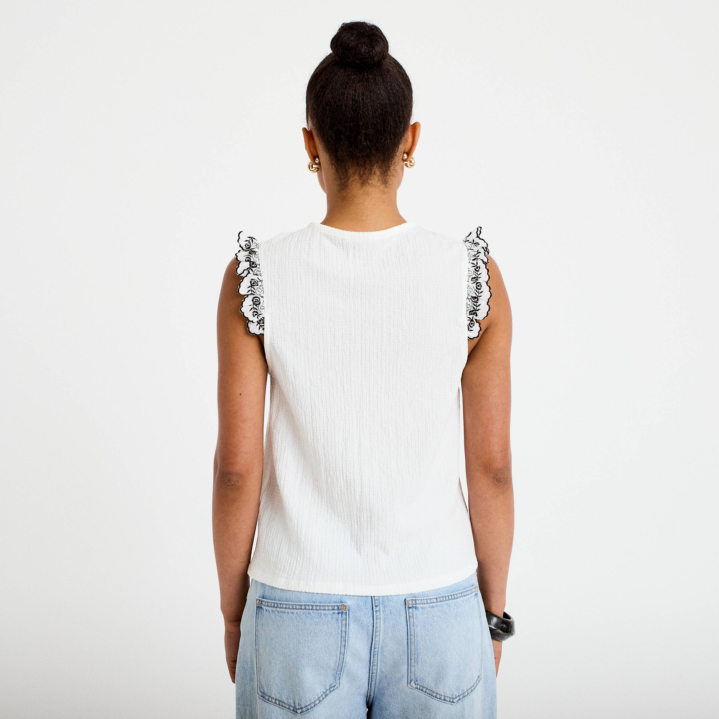 Blouse d&eacute;collet&eacute; sans manches brod&eacute;e noir femme