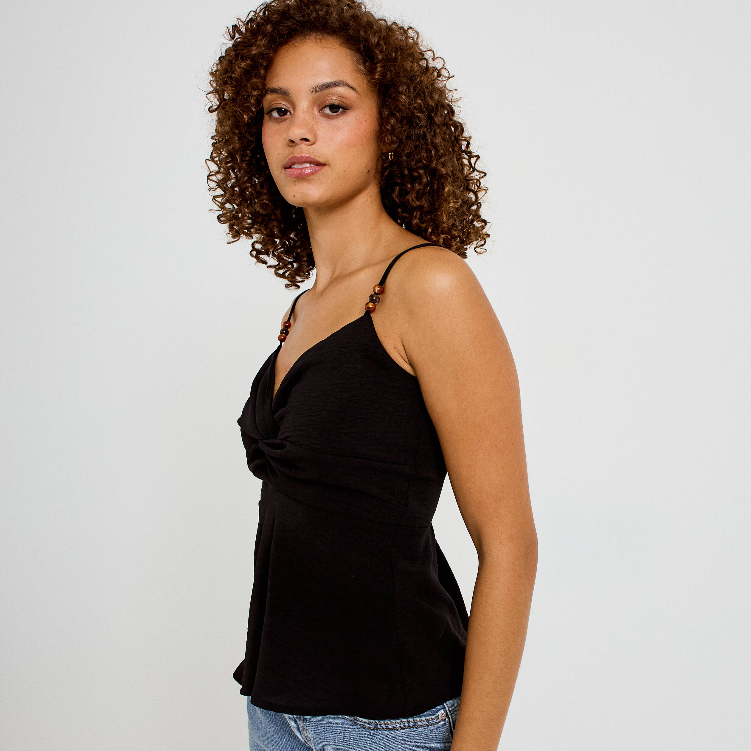Top pliss&eacute; col v fines bretelles noir femme