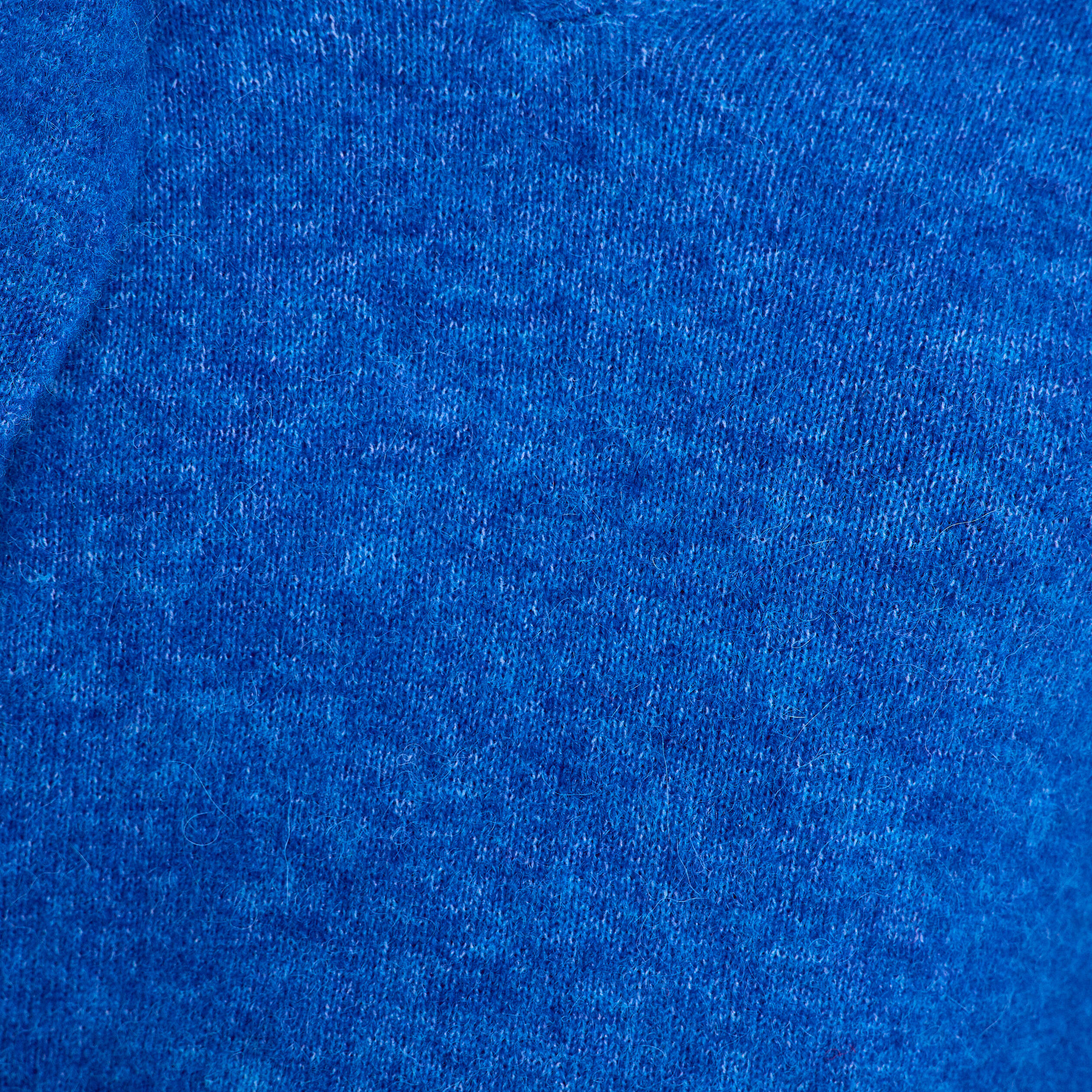 Pull avec col en V bleu electrique femme