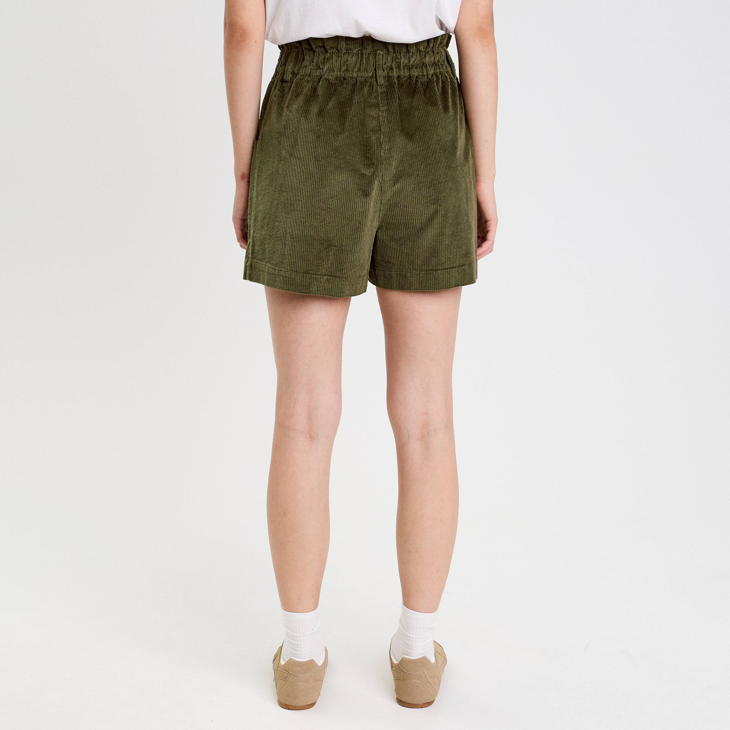 Short taille haute en velours vert kaki femme
