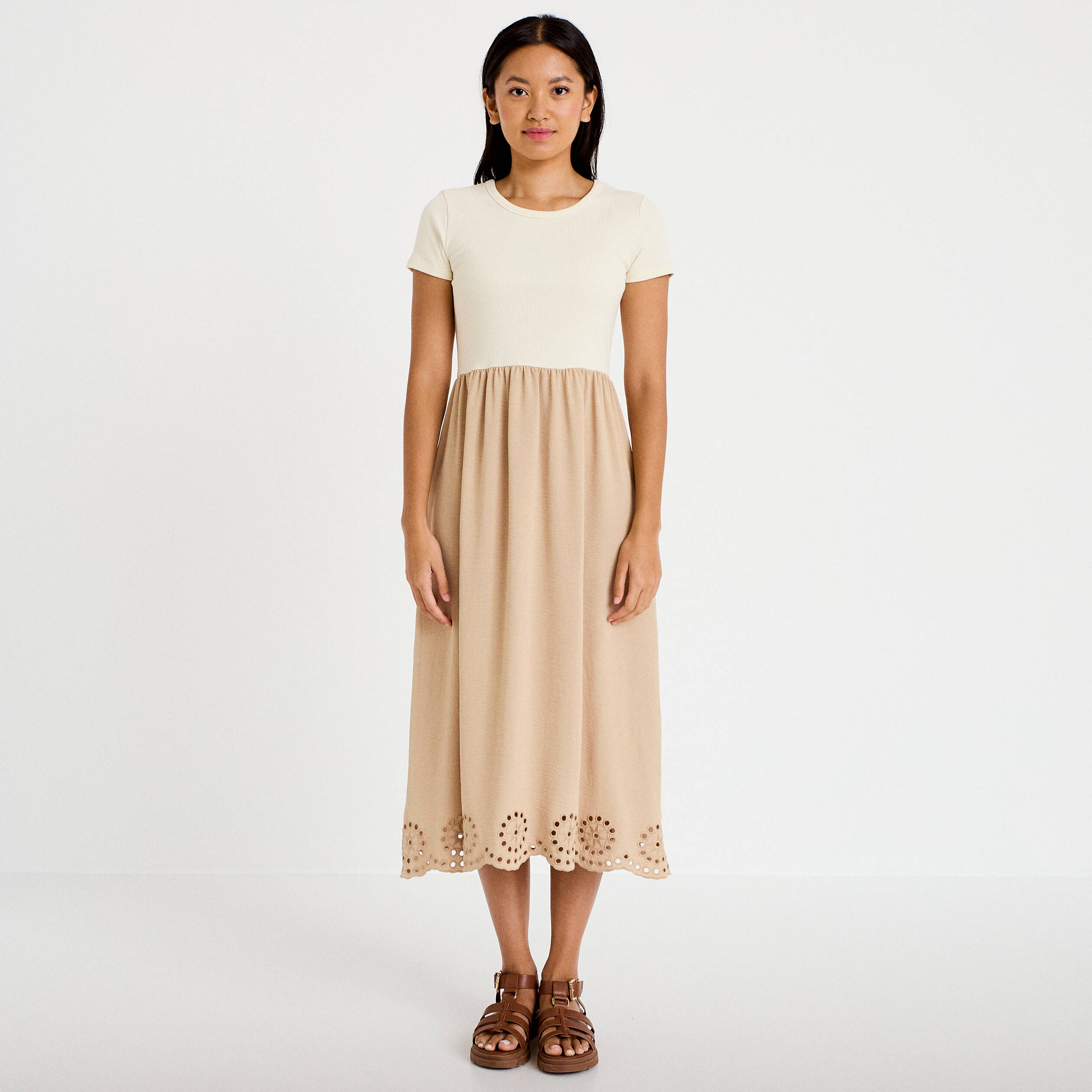 Robe longue &eacute;vas&eacute;e bi-mati&egrave;re brod&eacute;e sable femme