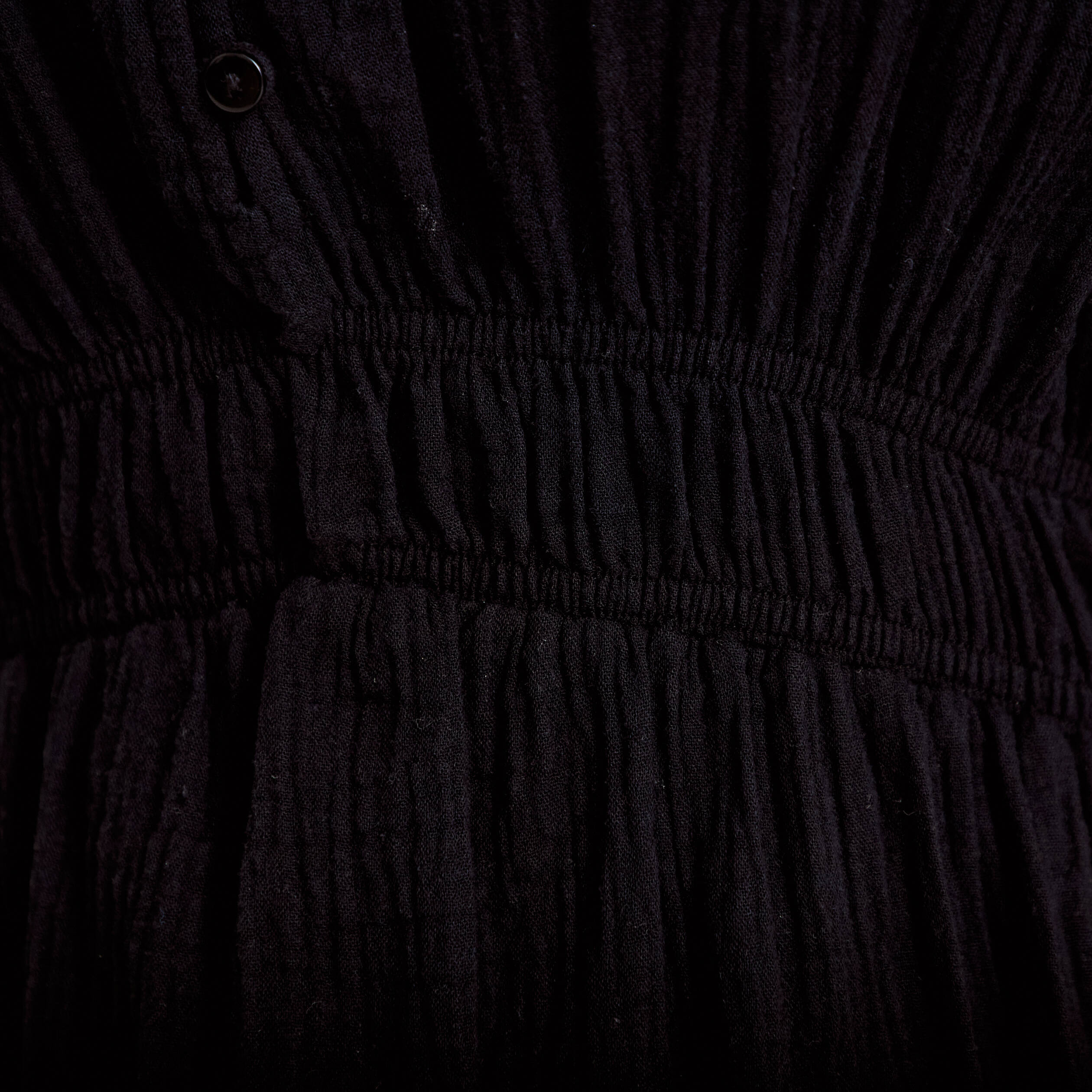 Robe courte &eacute;vas&eacute;e manches courtes noir femme