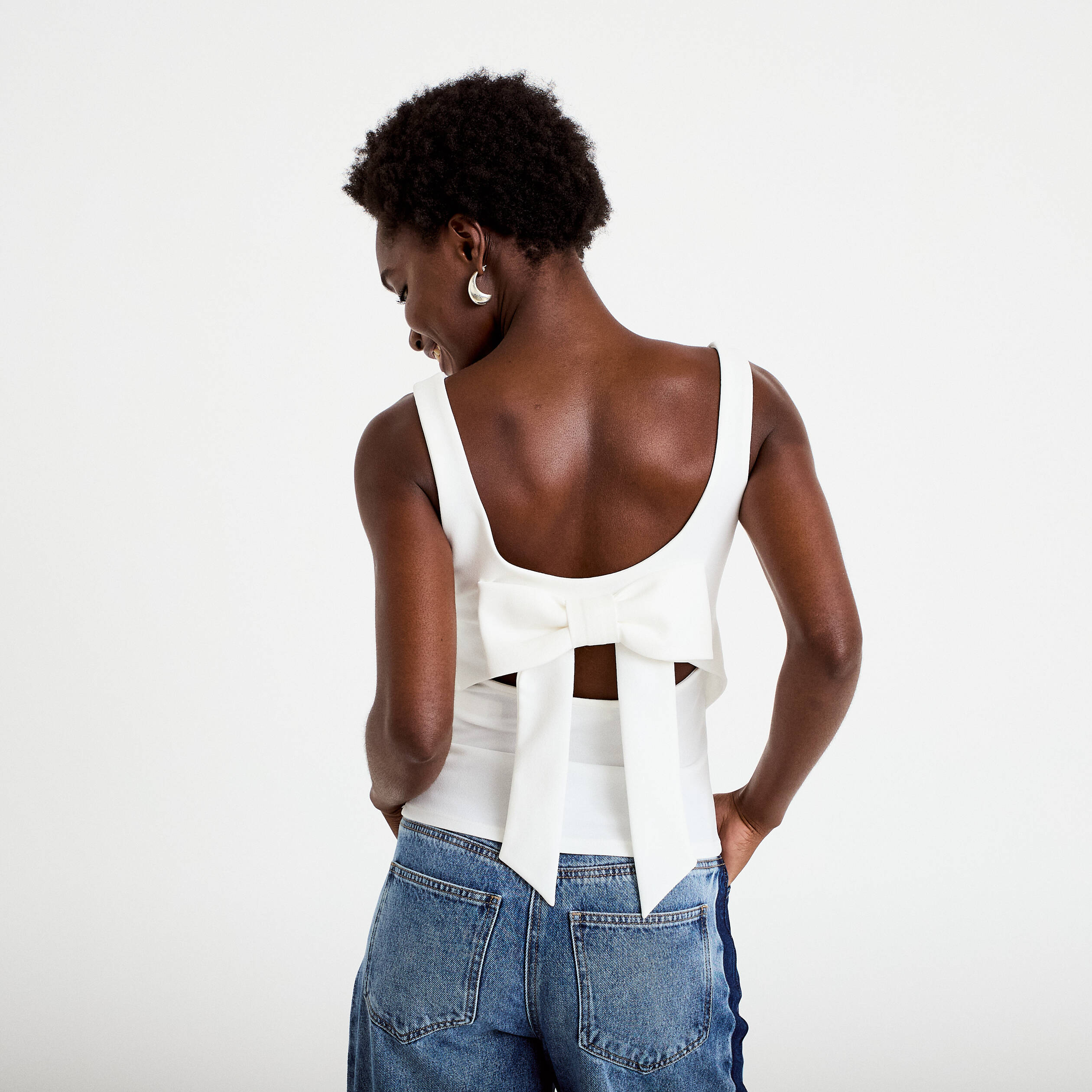 Top cintr&eacute; sans manches col carr&eacute; ecru femme
