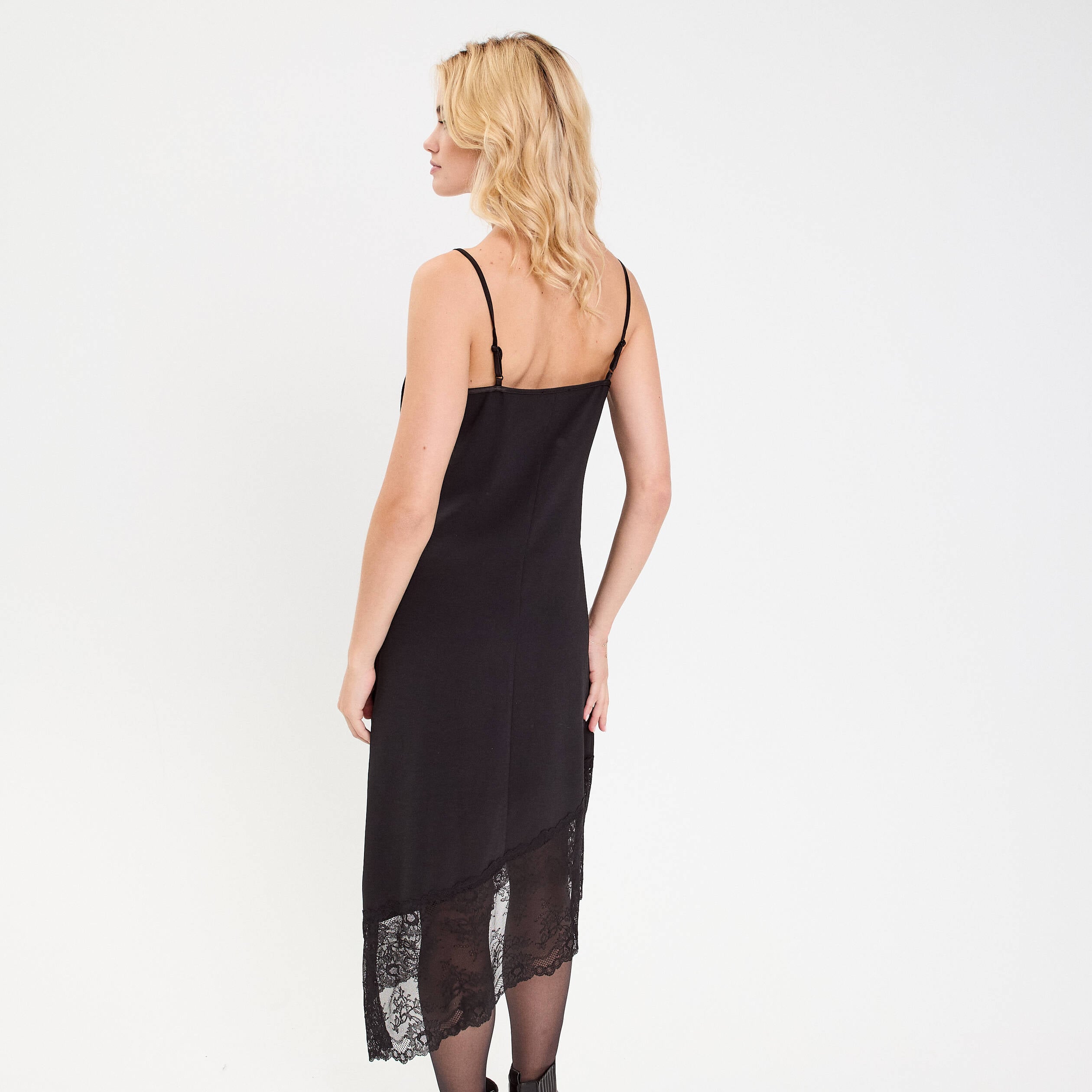 Robe longue droite col v satin&eacute;e noir femme