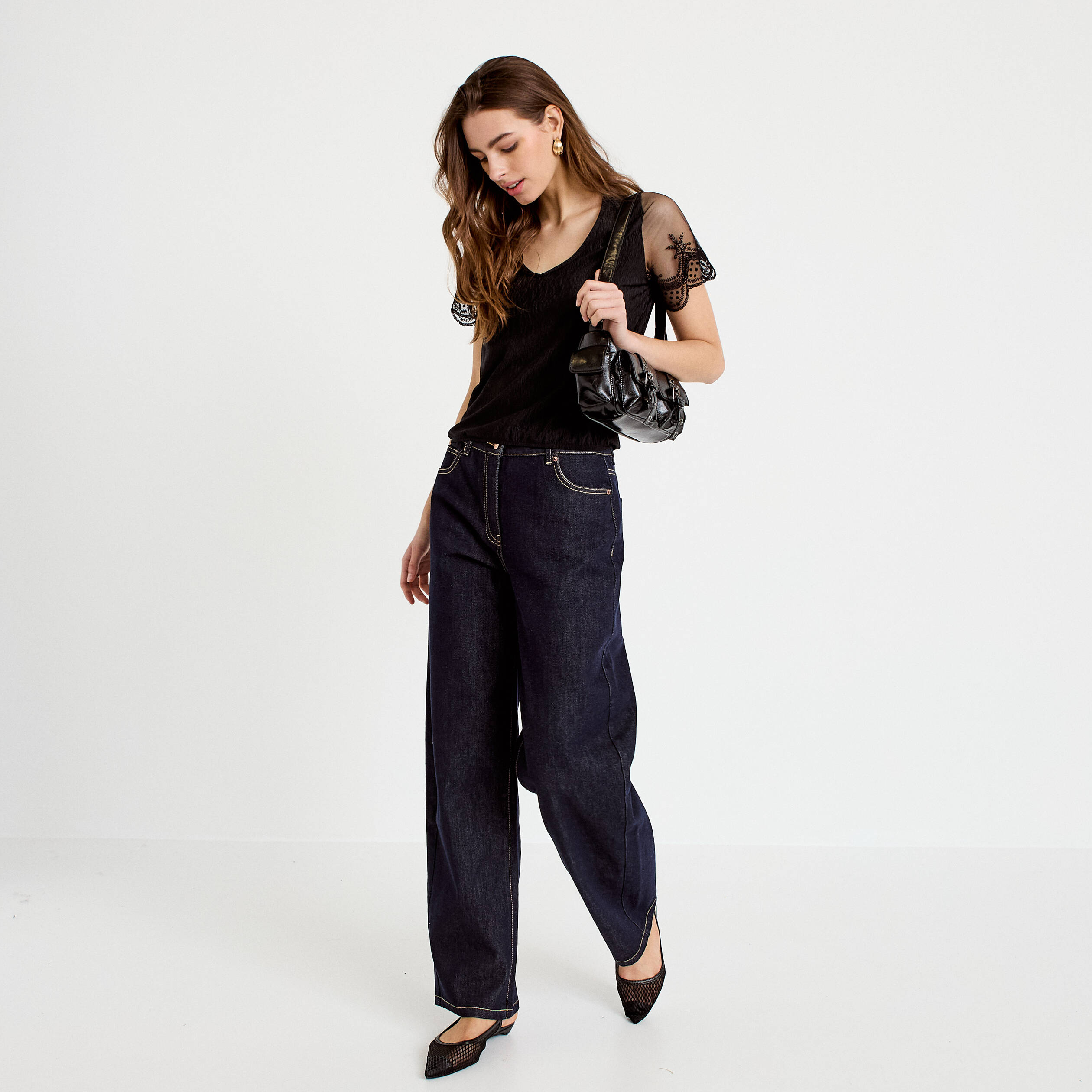 Blouse col v manches courtes dentelle noir femme