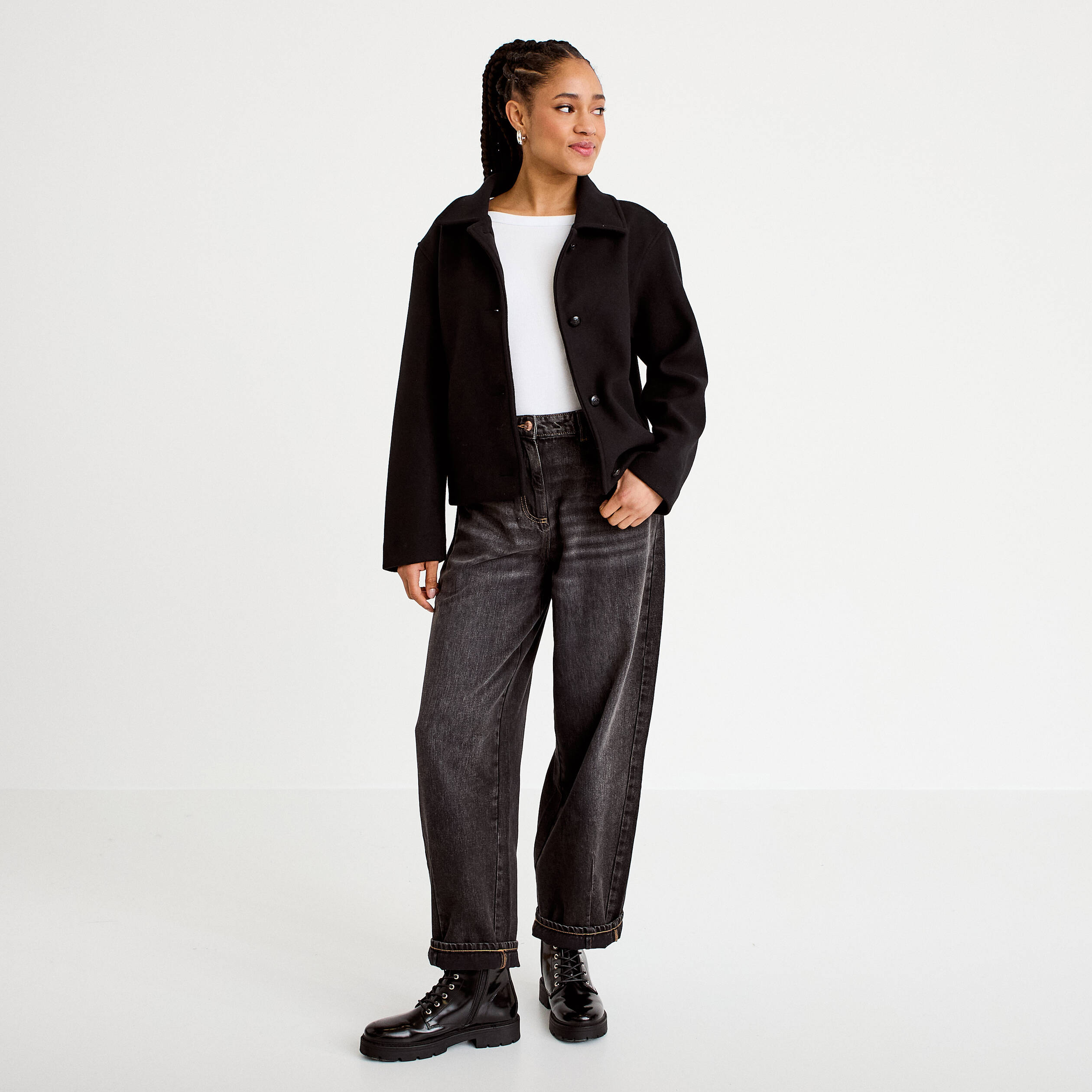 Veste droite courte col classique noir femme