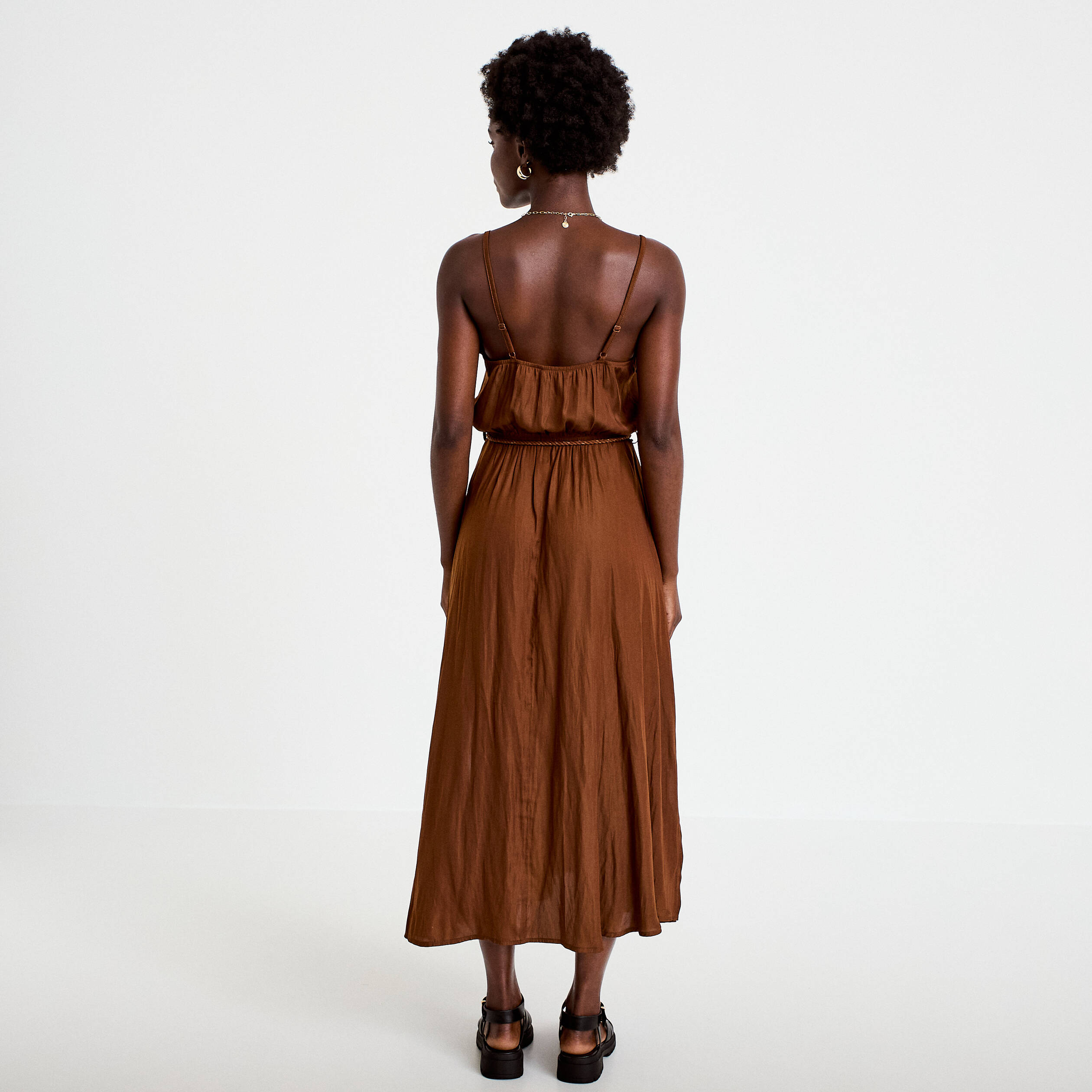 Robe longue &eacute;vas&eacute;e col v bretelles marron femme