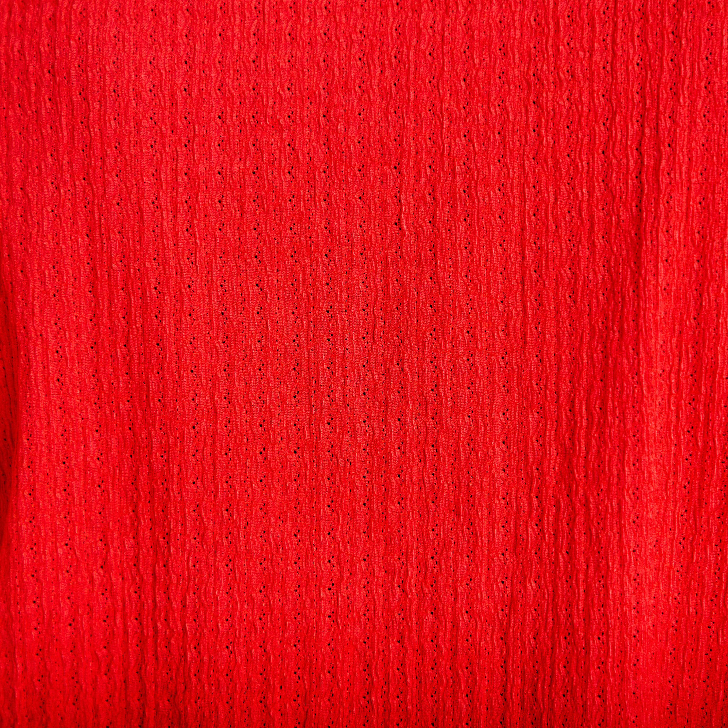 Blouse manches courtes brod&eacute;es rouge femme