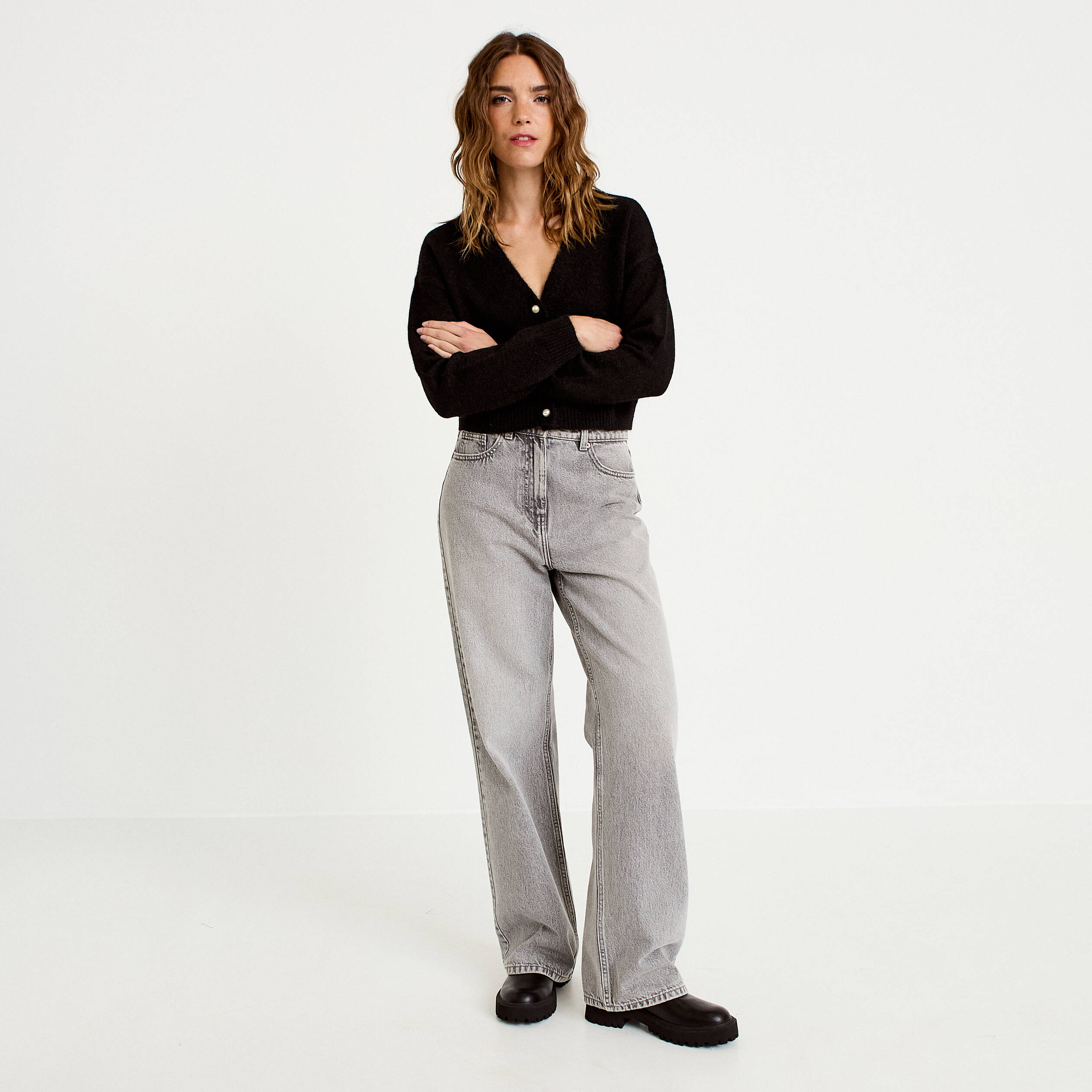 Gilet court ajust&eacute; col v manches longues noir femme