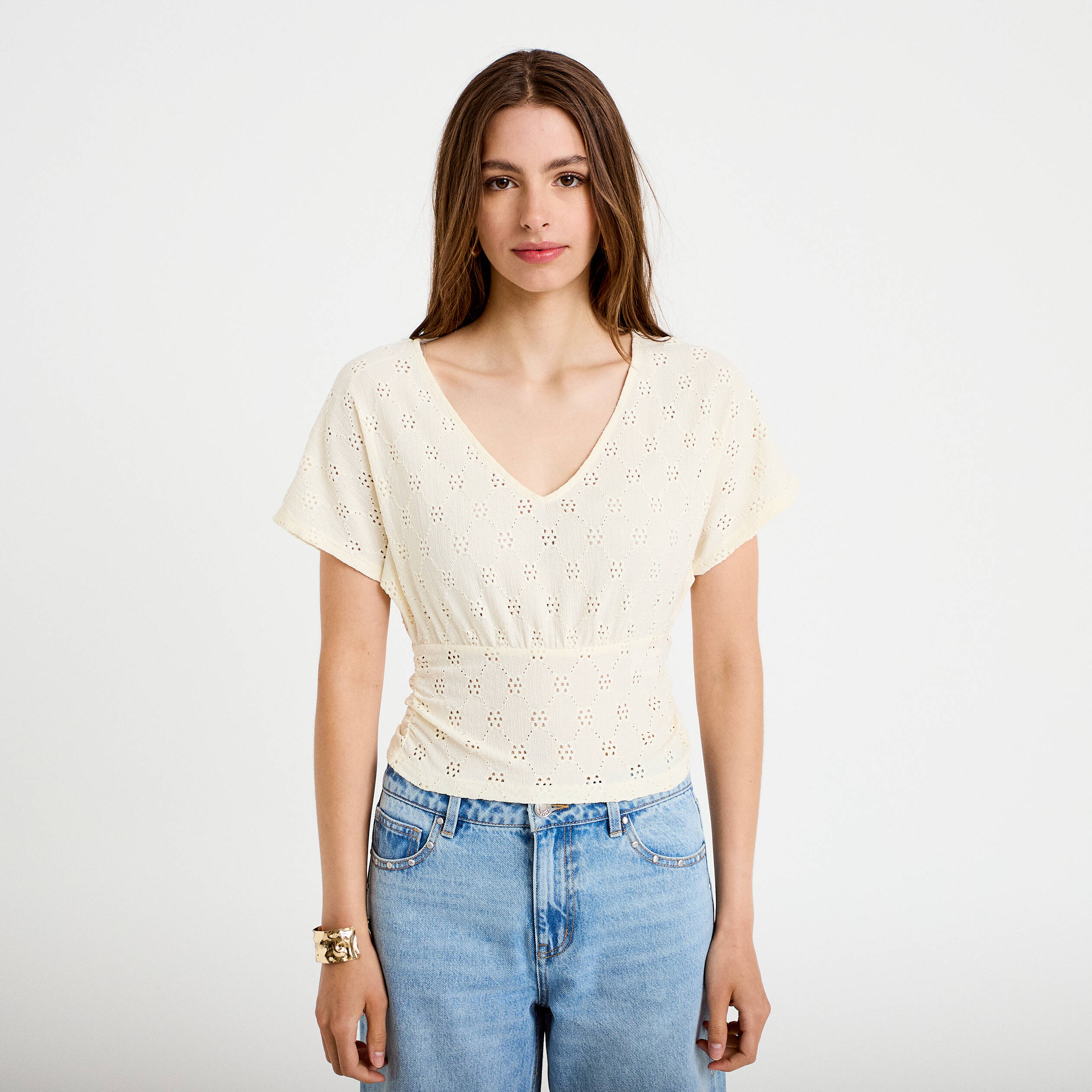 T-shirt ajour&eacute; col v manches courtes ecru femme