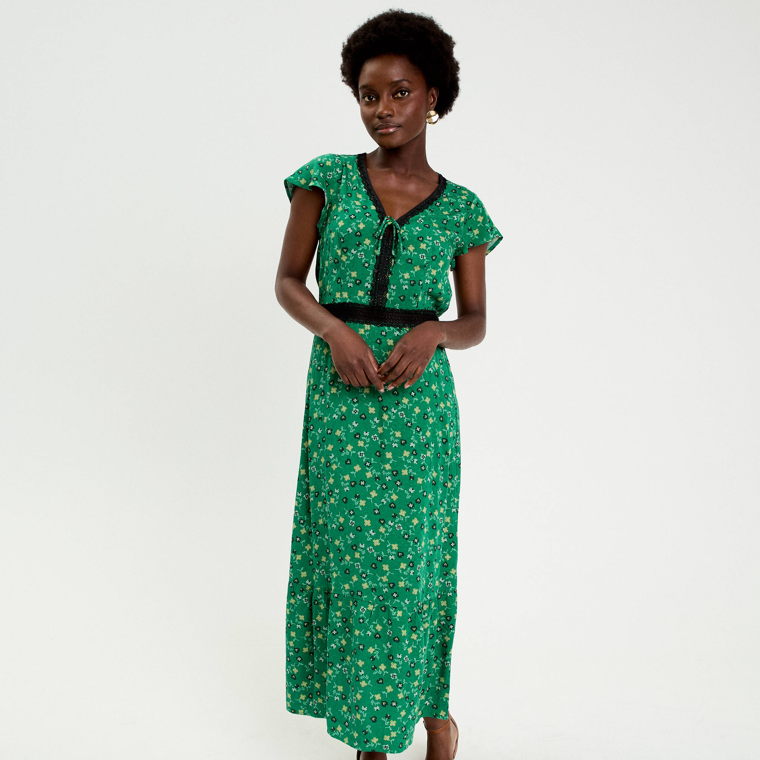 Robe longue &eacute;vas&eacute;e en dentelle col v vert femme