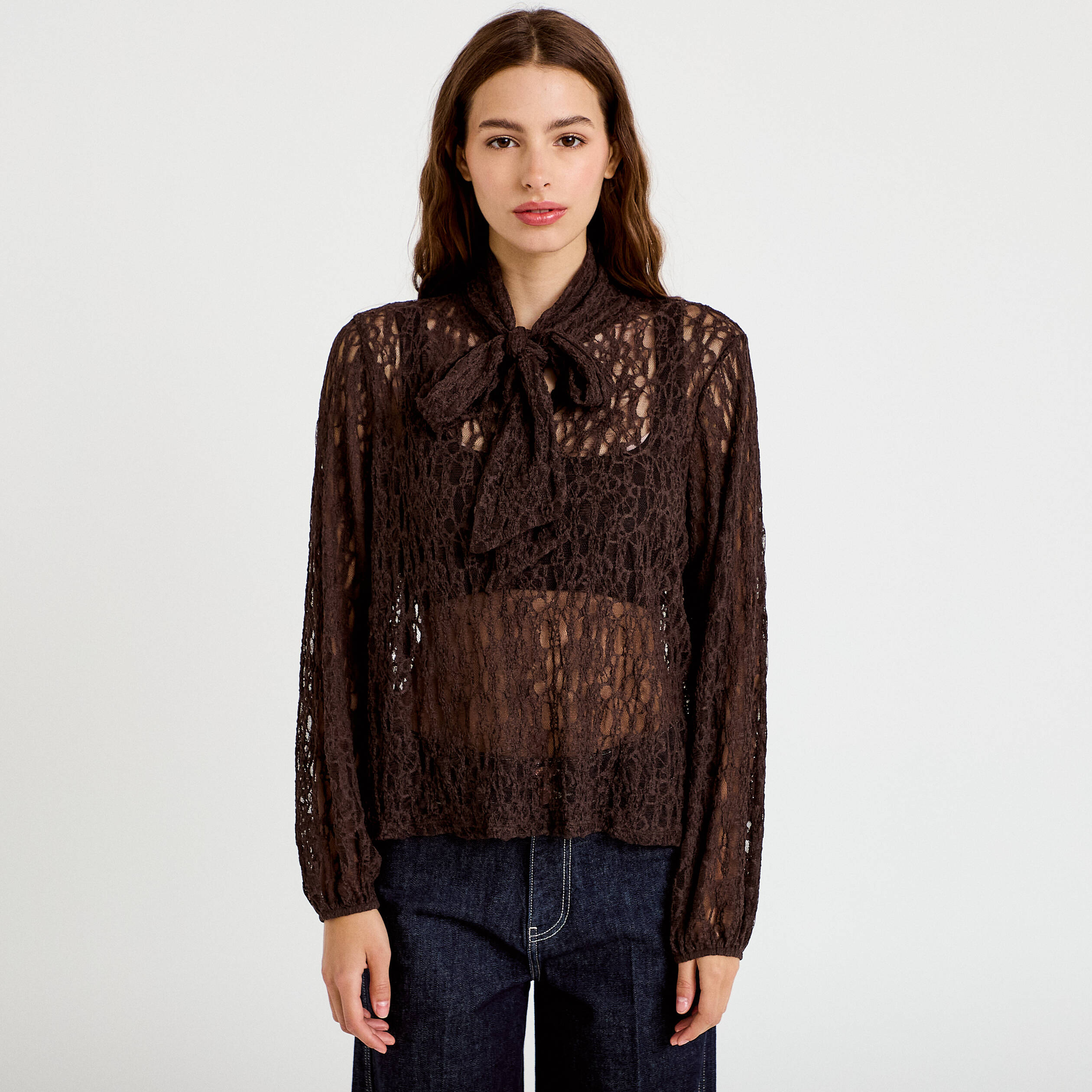 Blouse droite col montant dentelle marron fonc&eacute; femme