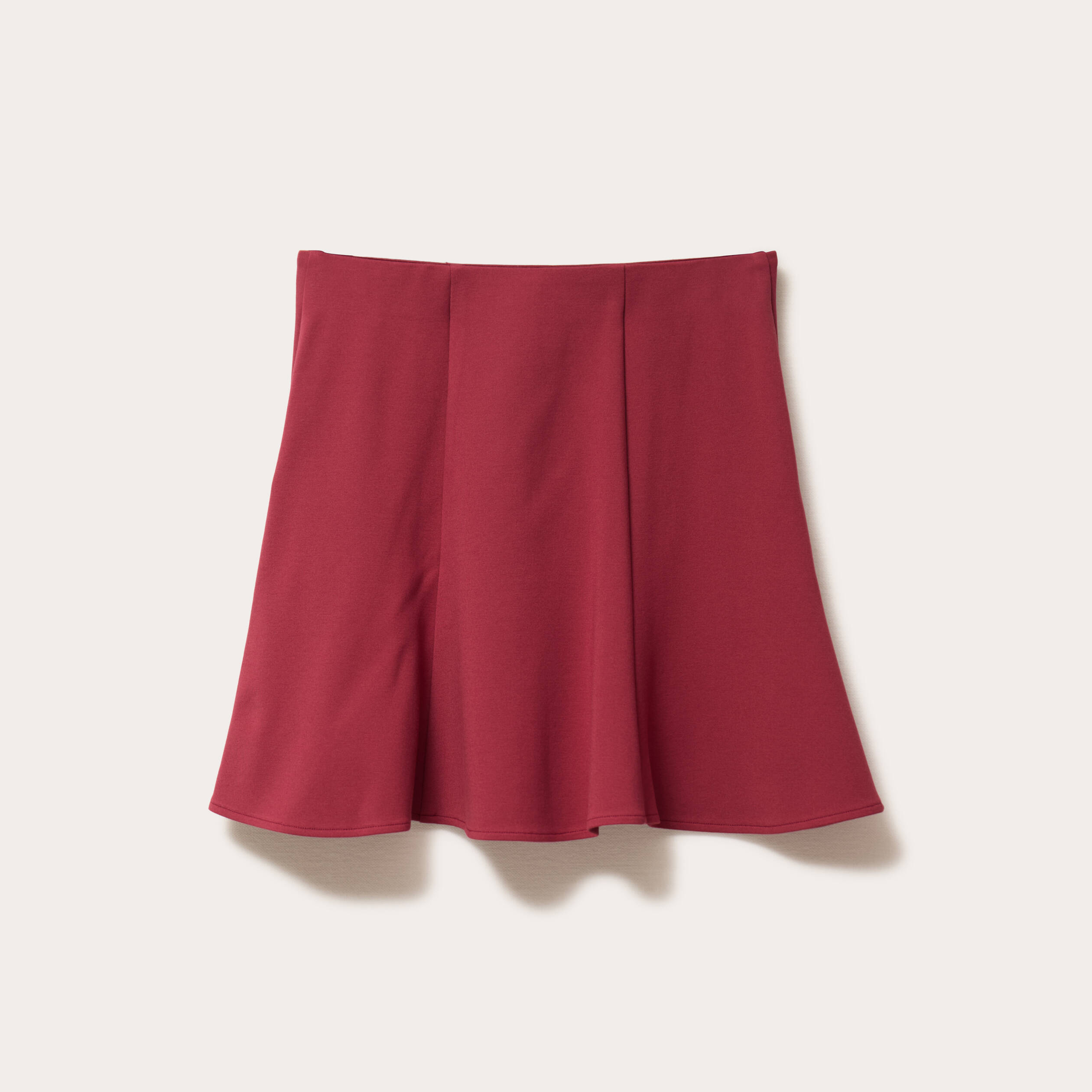 Jupe courte &eacute;vas&eacute;e stretch rouge fonc&eacute; femme