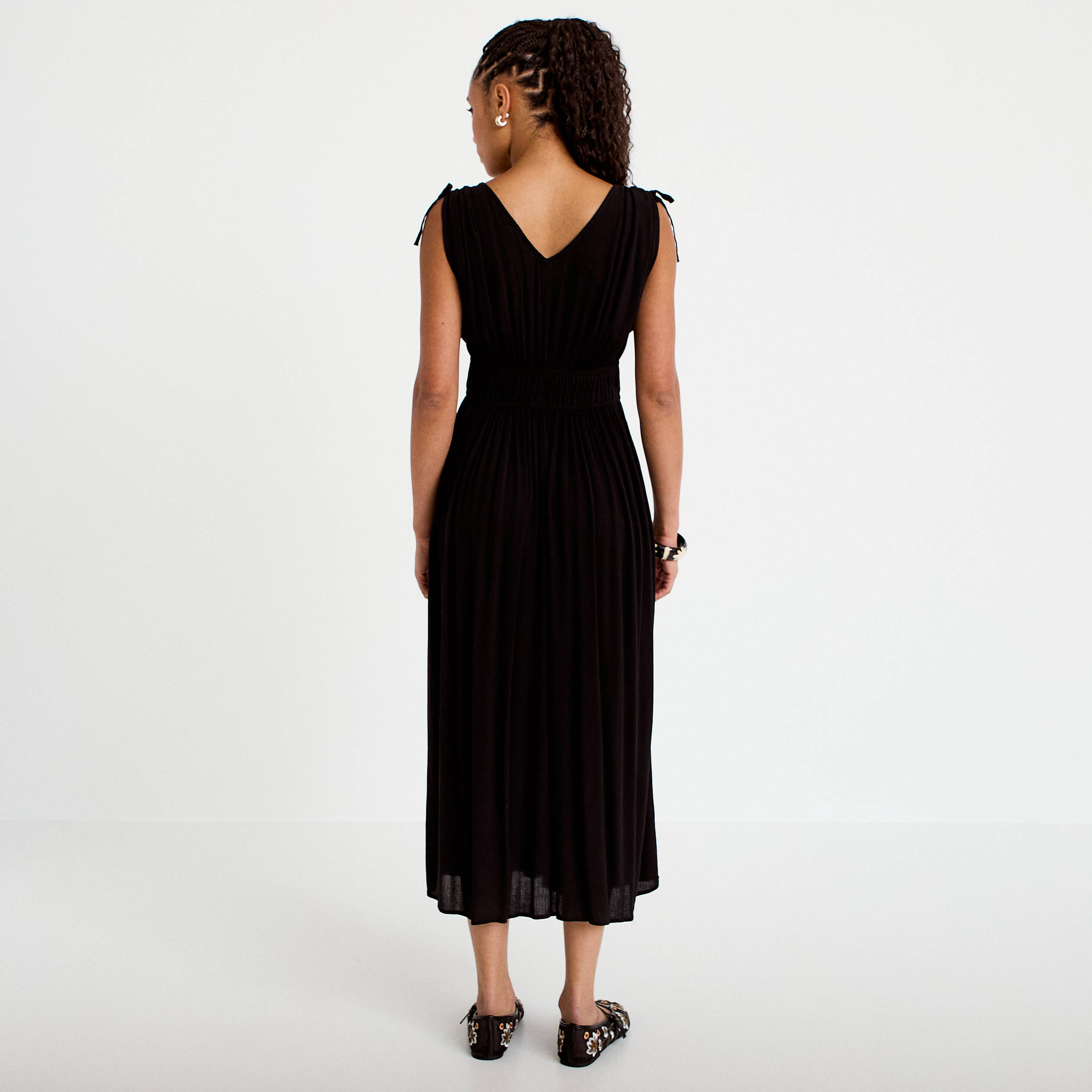 Robe midi &eacute;vas&eacute;e d&eacute;collet&eacute; sans manches noir femme