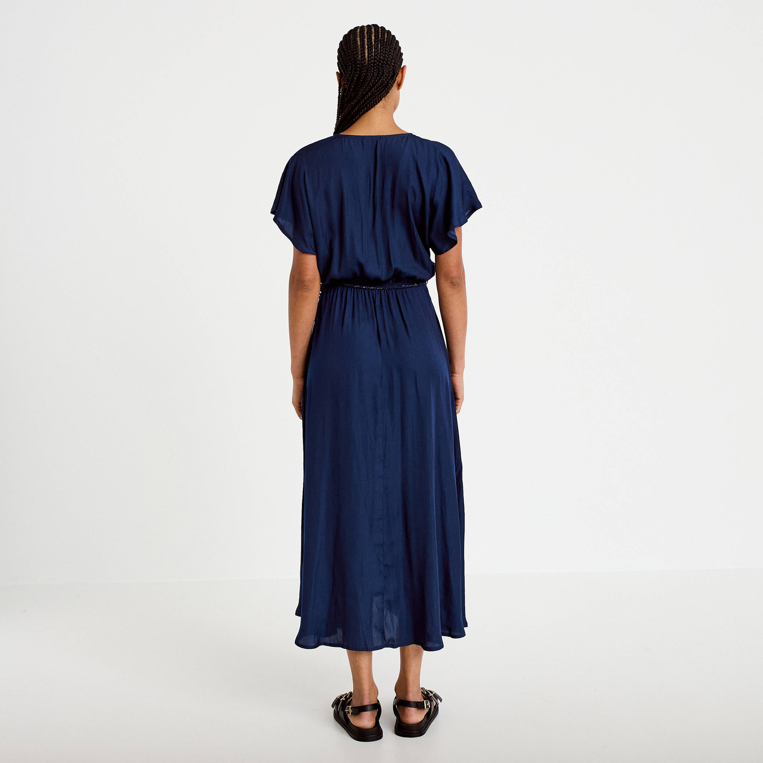 Robe longue &eacute;vas&eacute;e col v satin&eacute;e bleu marine femme