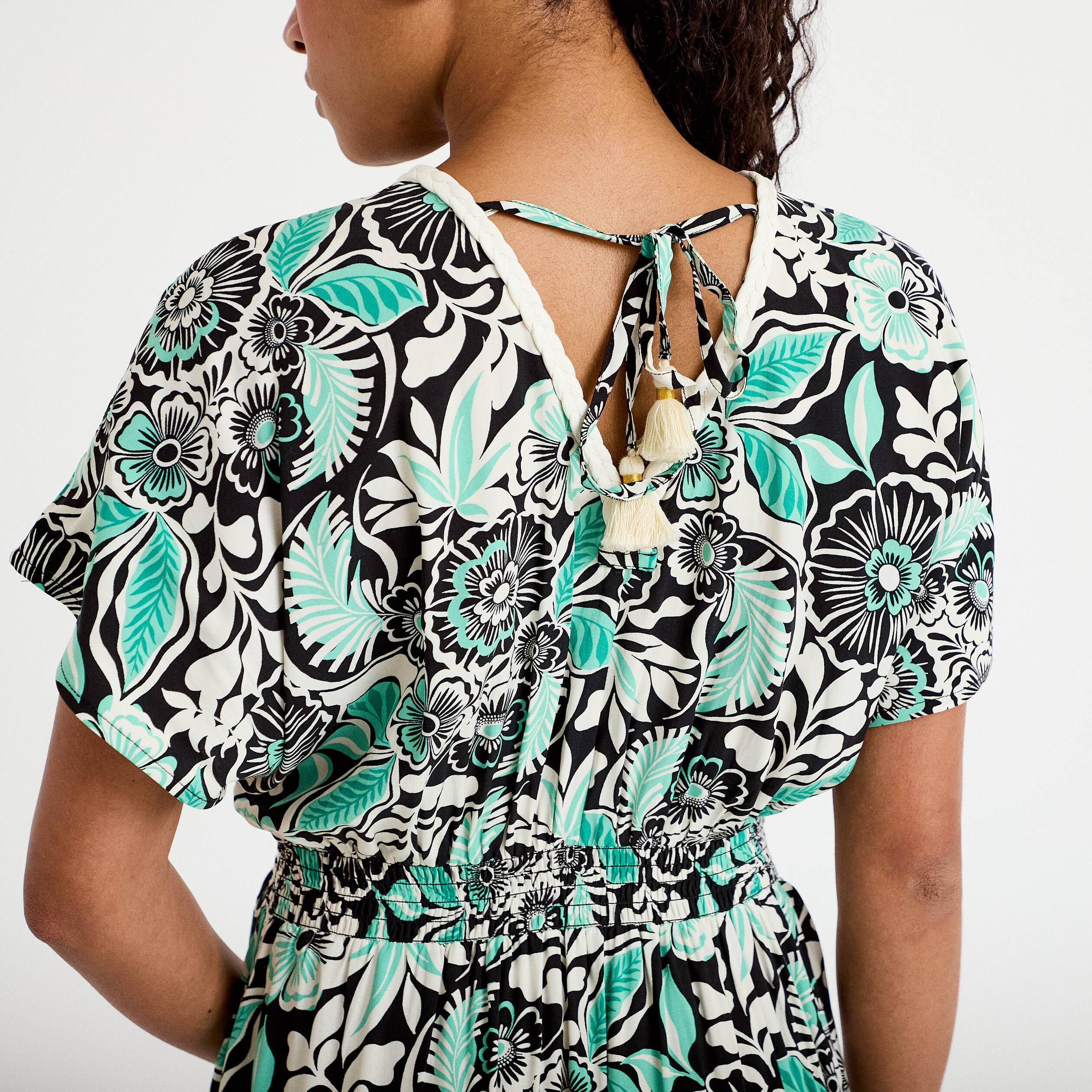 Robe &eacute;vas&eacute;e 3/4 col v manches courtes noir femme
