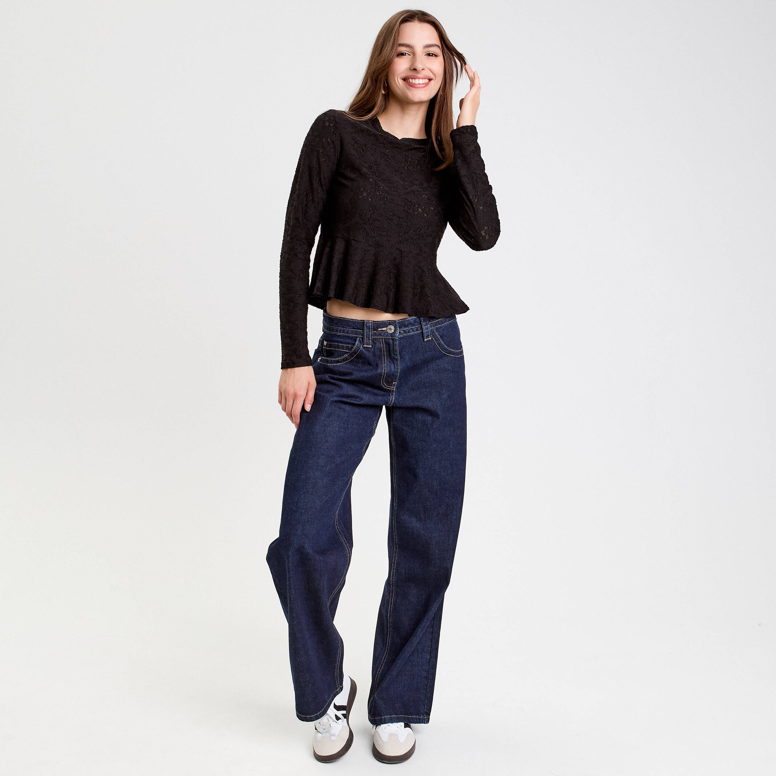 Blouse ajust&eacute;e col rond manches longues noir femme