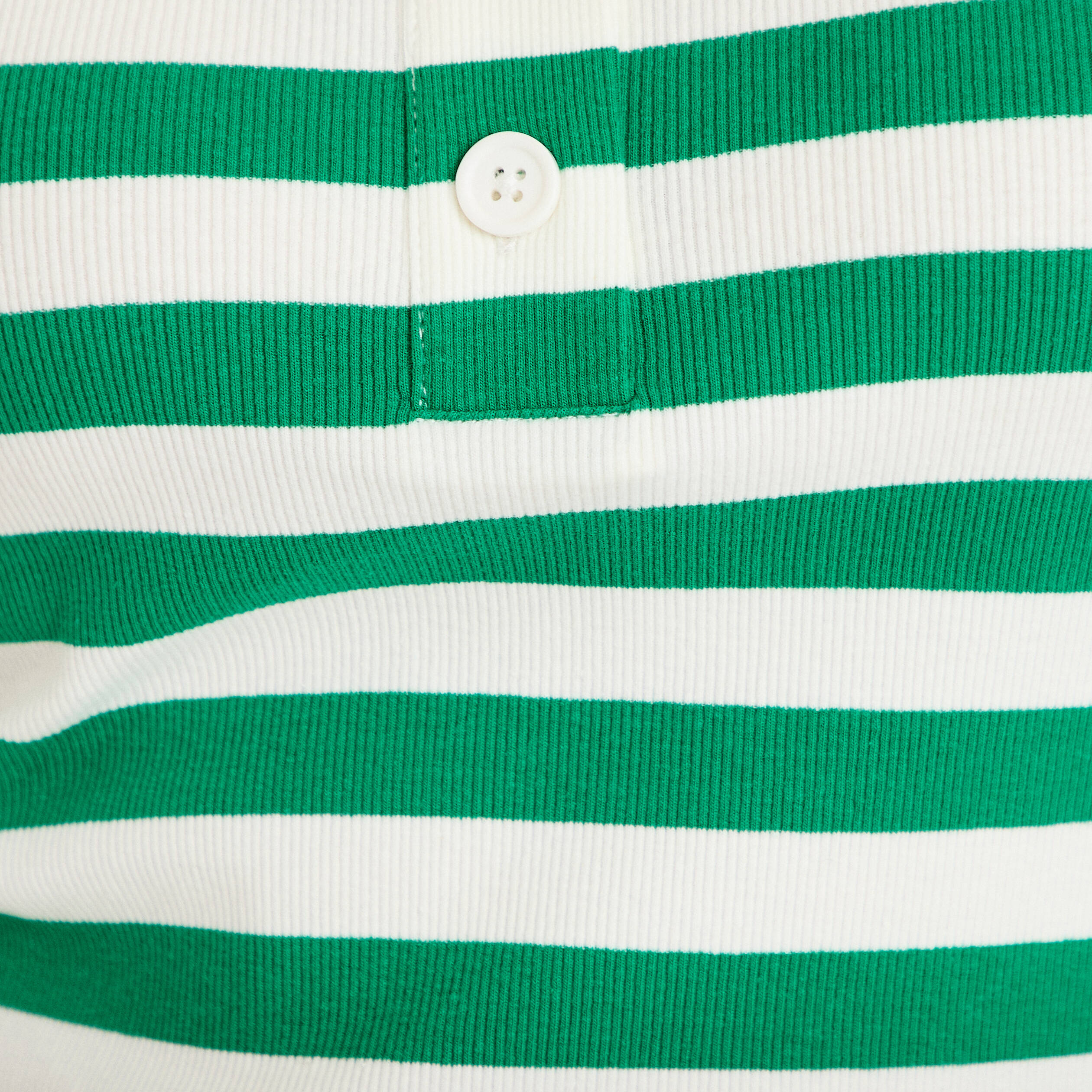 T-shirt c&ocirc;tel&eacute; col polo vert femme
