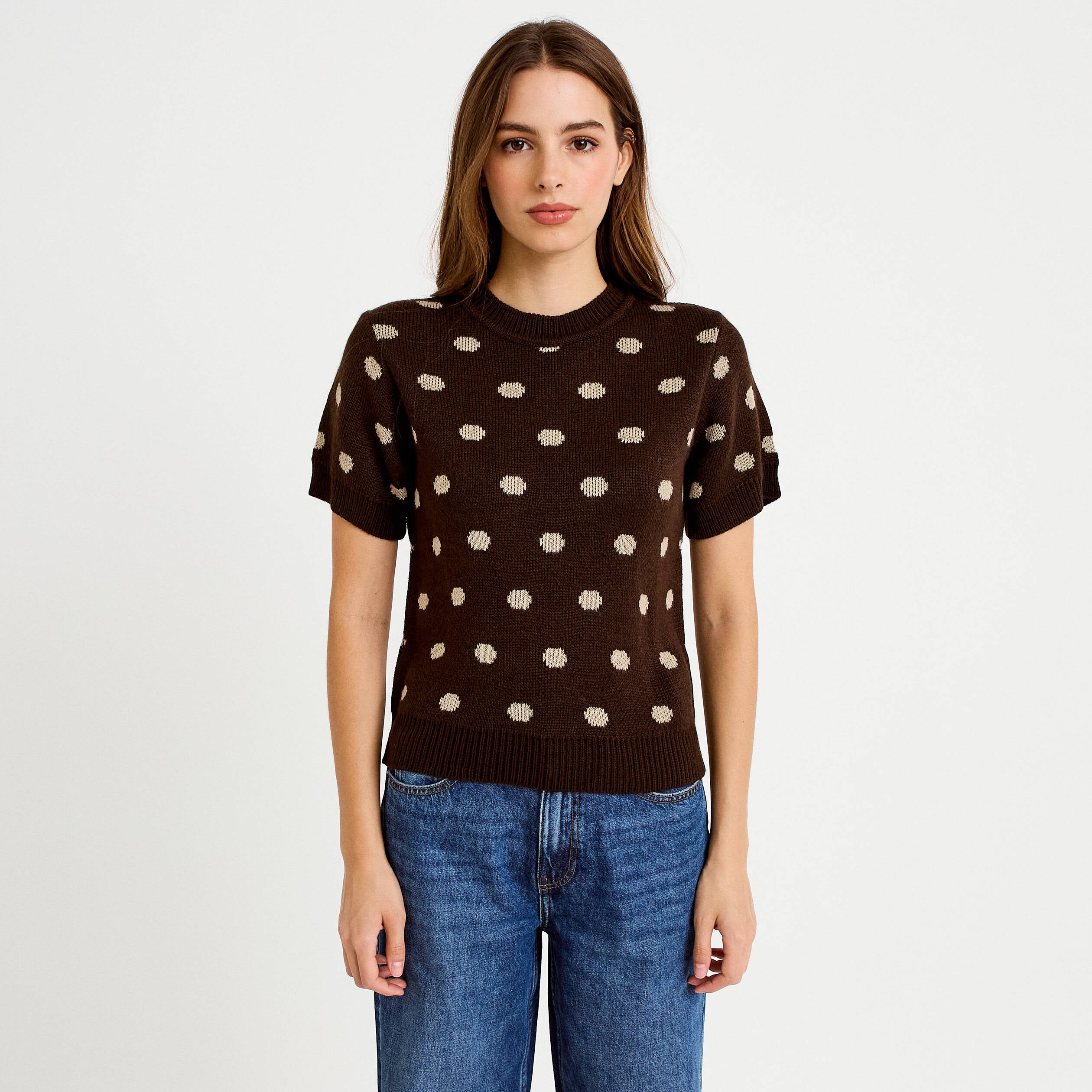 Pull cintr&eacute; col rond manches courtes marron fonc&eacute; femme