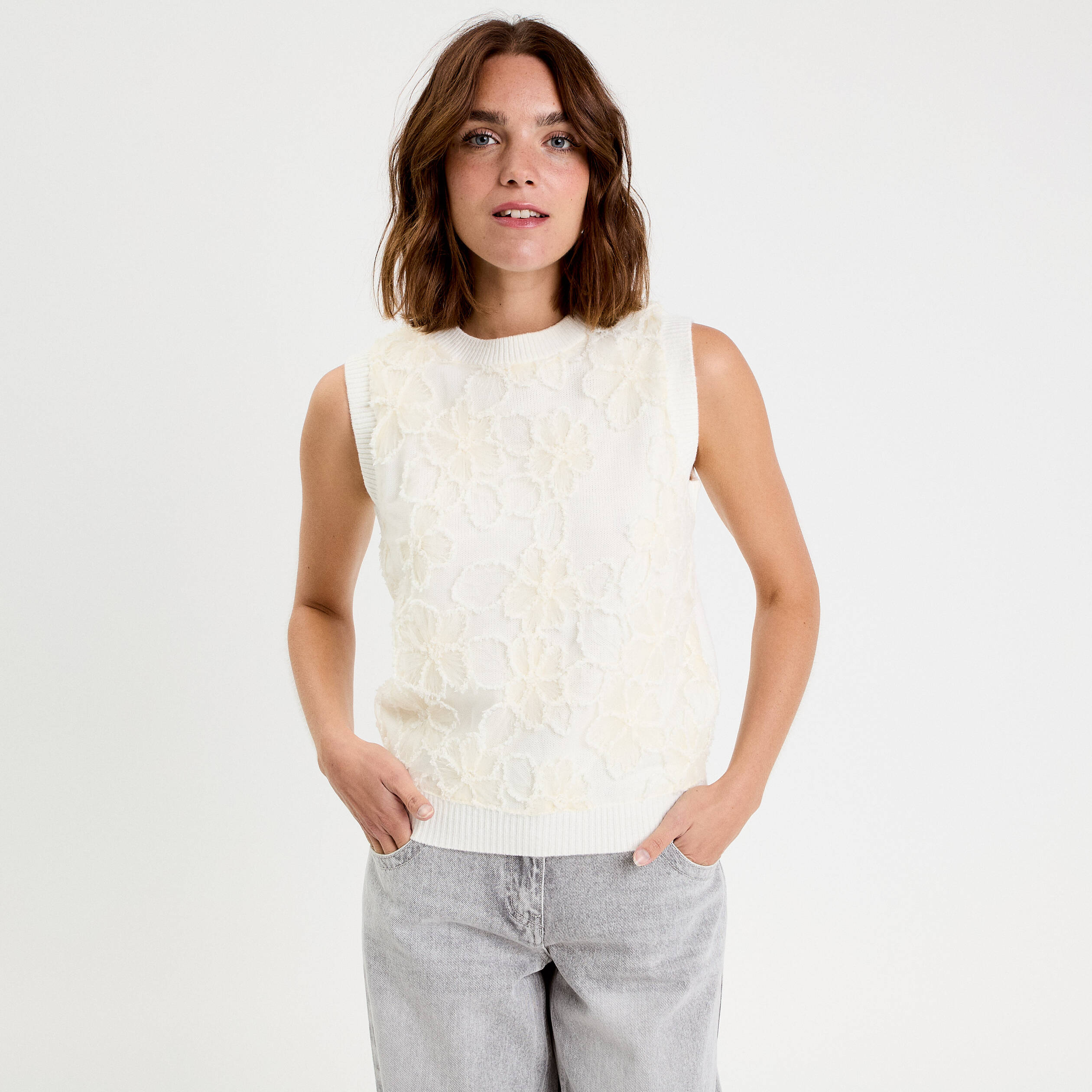 Pull sans manches &agrave; motif floral ecru femme