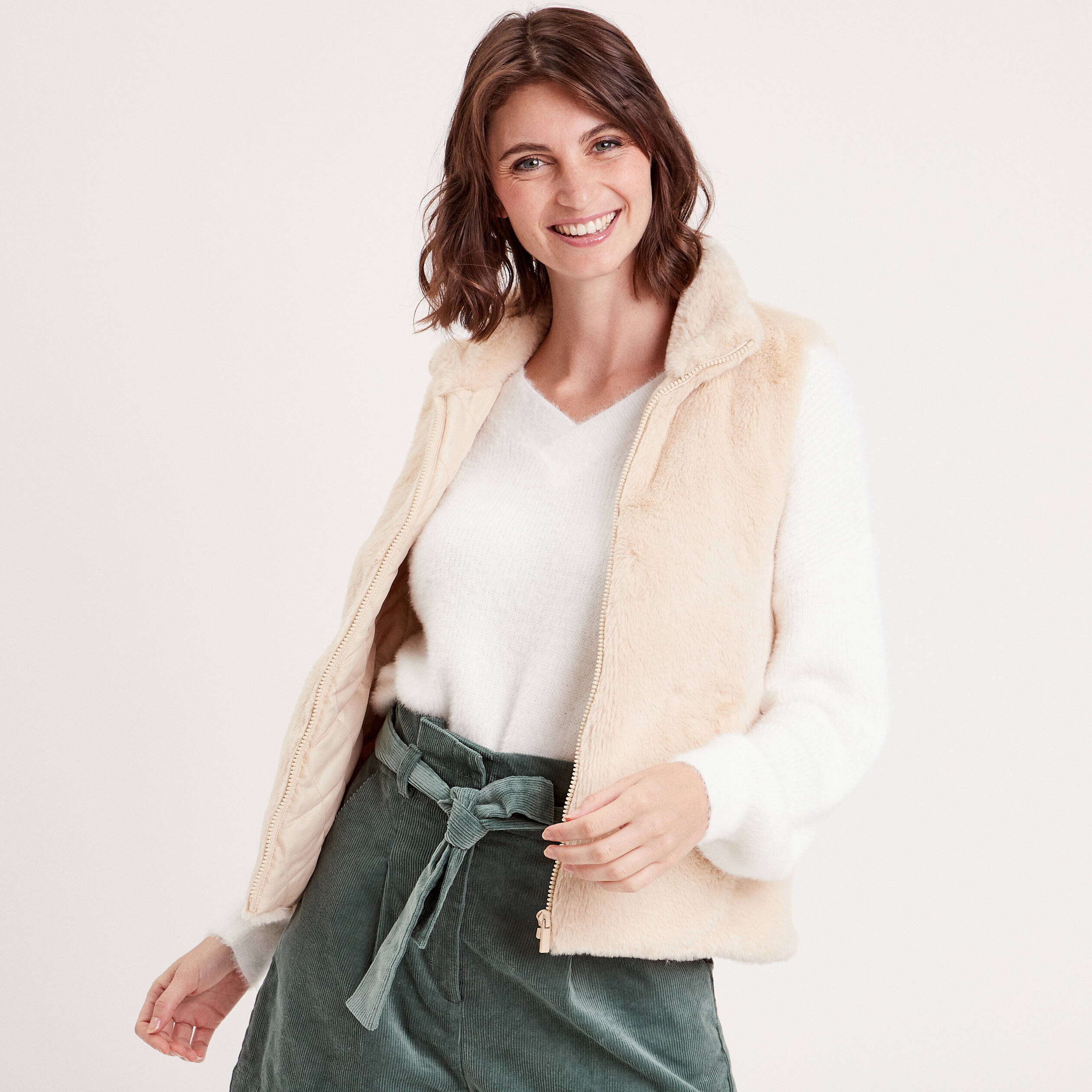Veste courte ajust&eacute;e sans manches ivoire femme