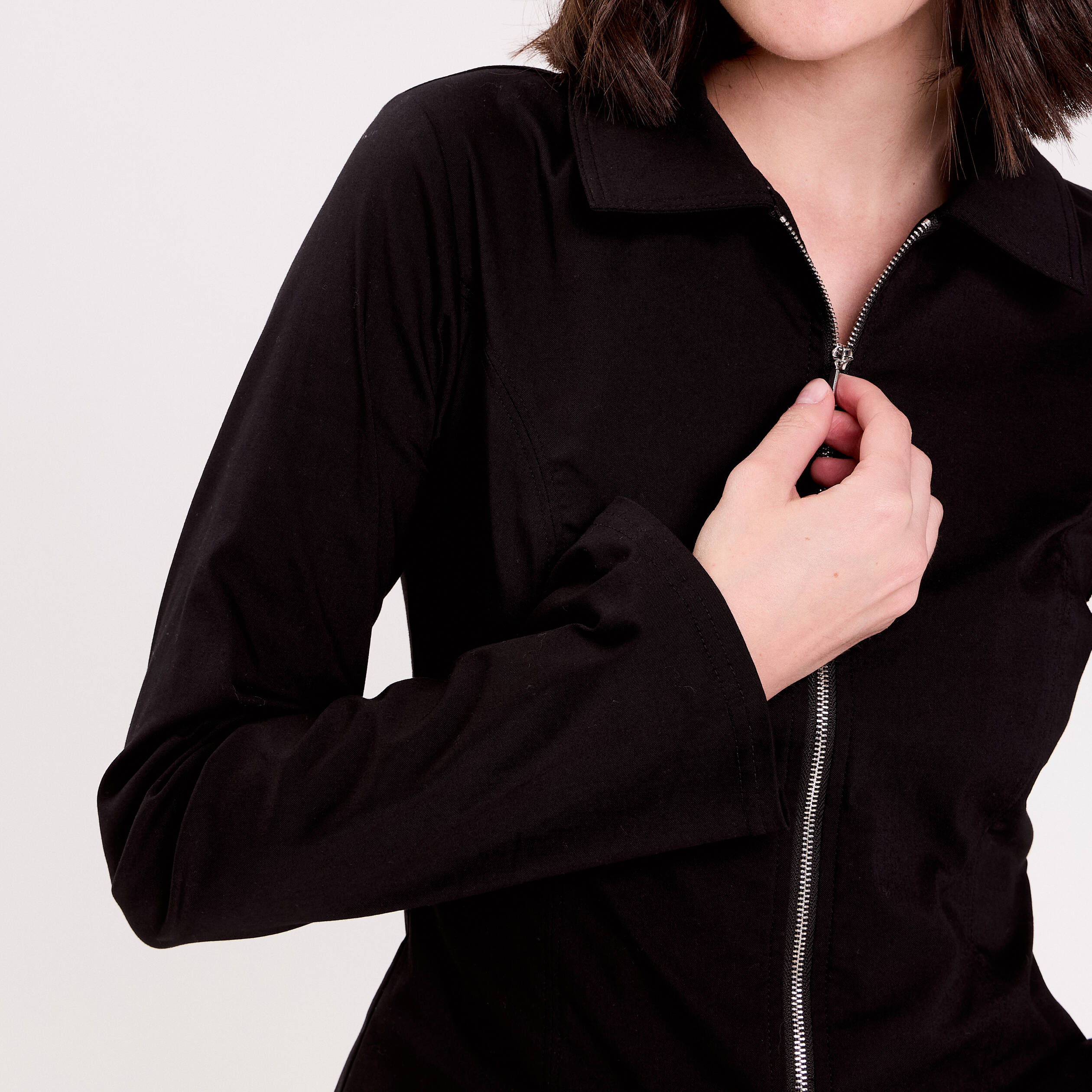 Chemise courte bas resserr&eacute; noir femme