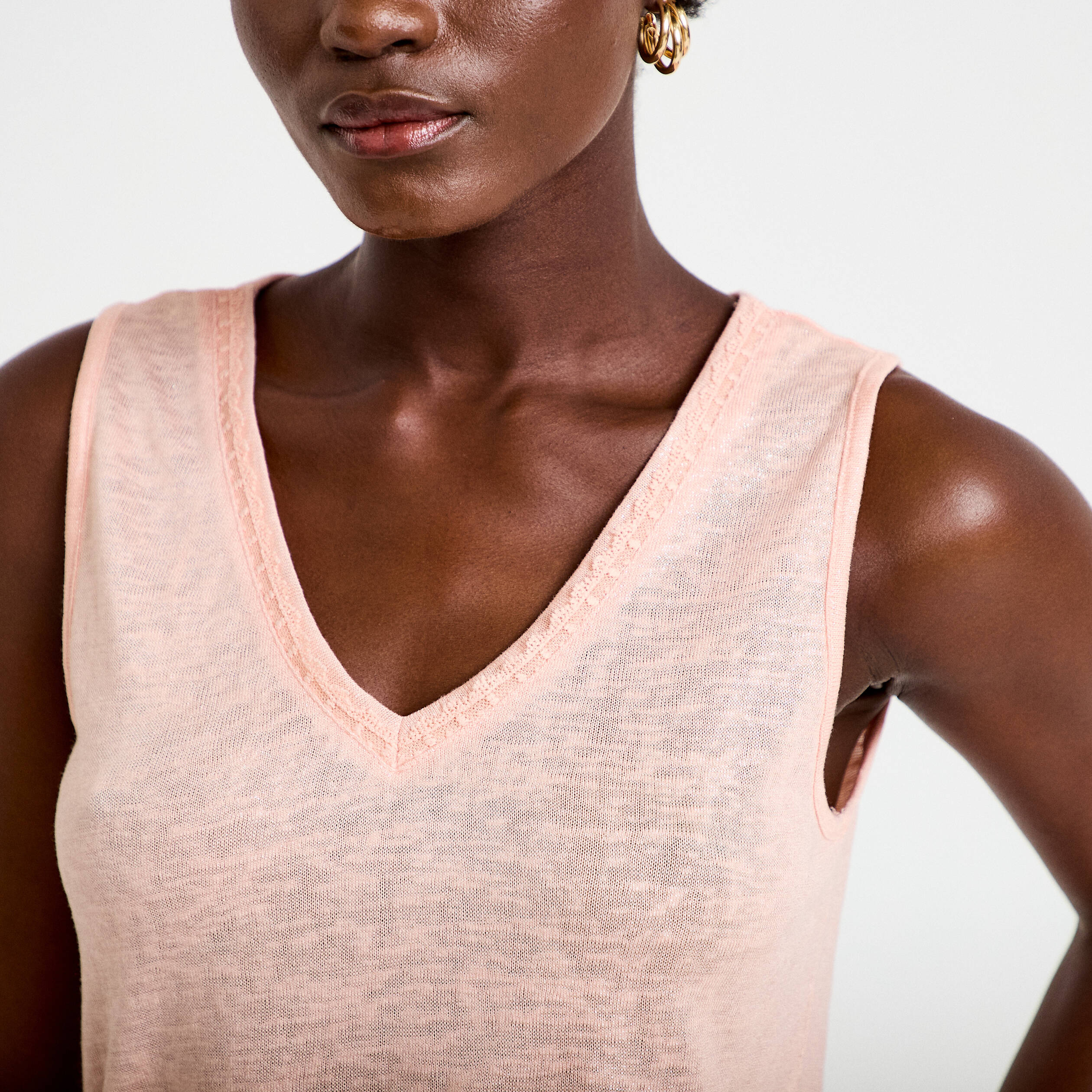 D&eacute;bardeur col v rose saumon femme