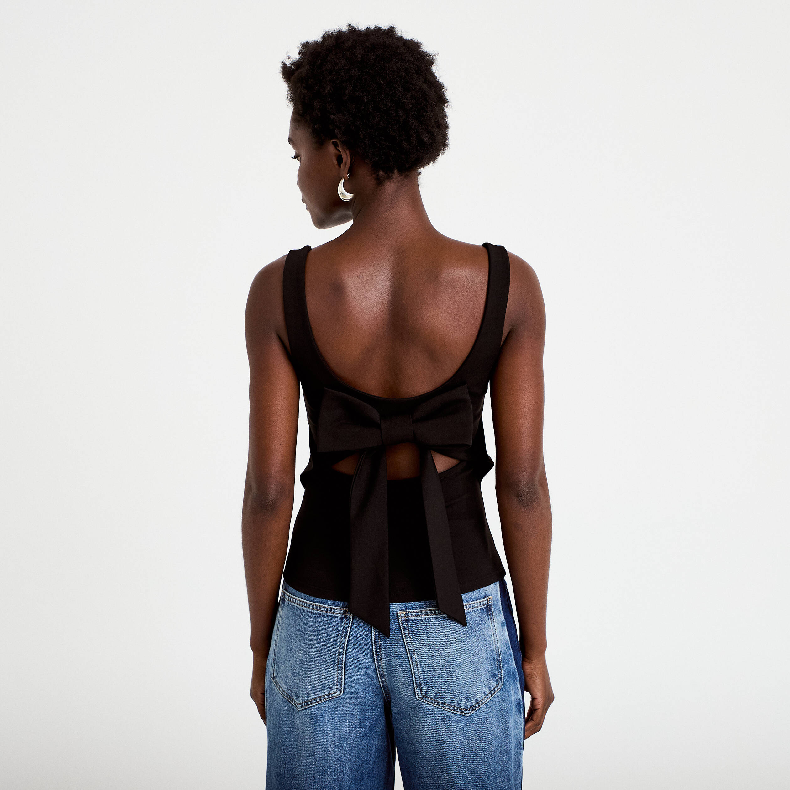 Top cintr&eacute; sans manches col carr&eacute; noir femme