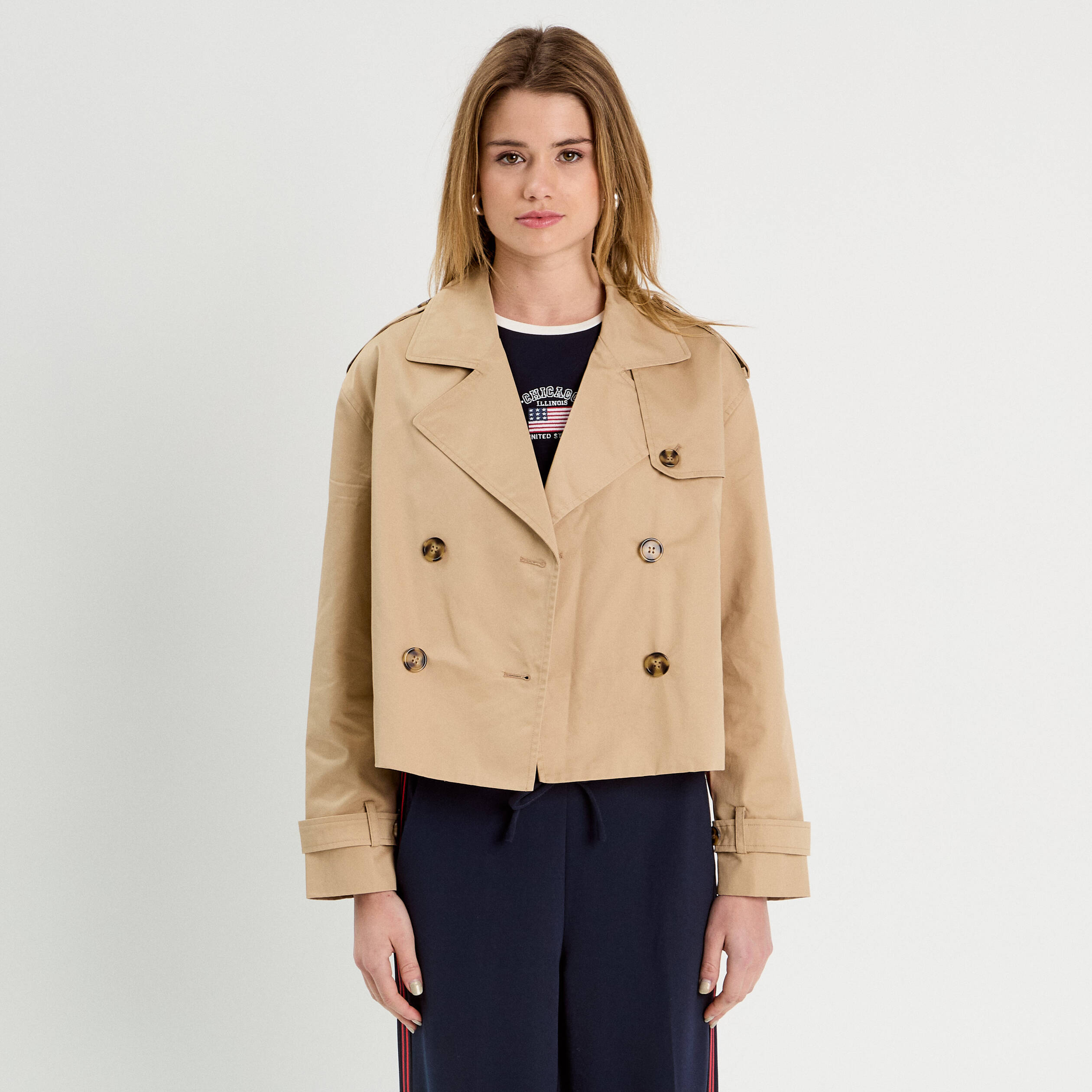 Trench court boutonn&eacute; sable femme