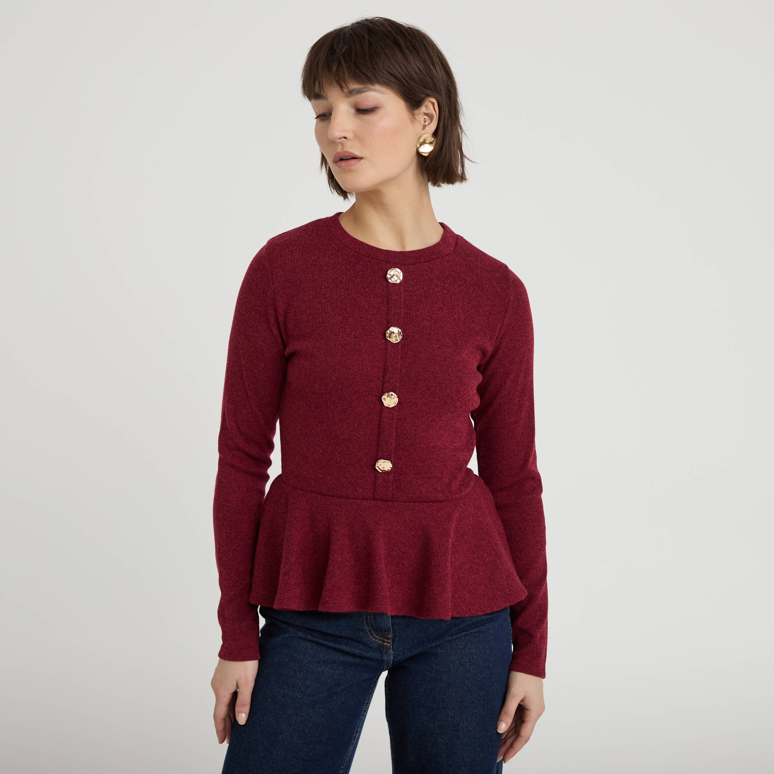 Pull p&eacute;plum avec boutons rouge fonc&eacute; femme