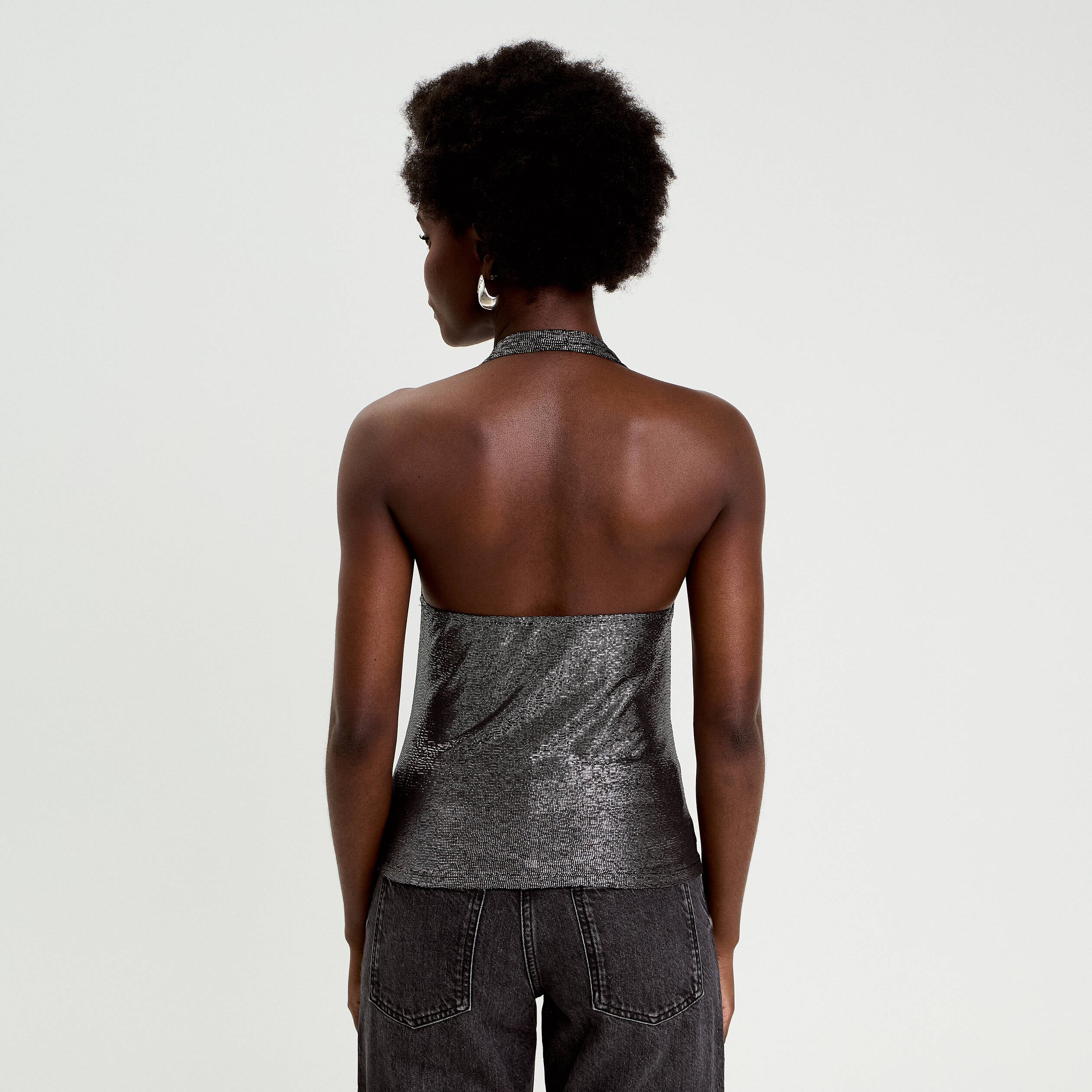 Top ajust&eacute; sans manches col b&eacute;nitier gris argent femme