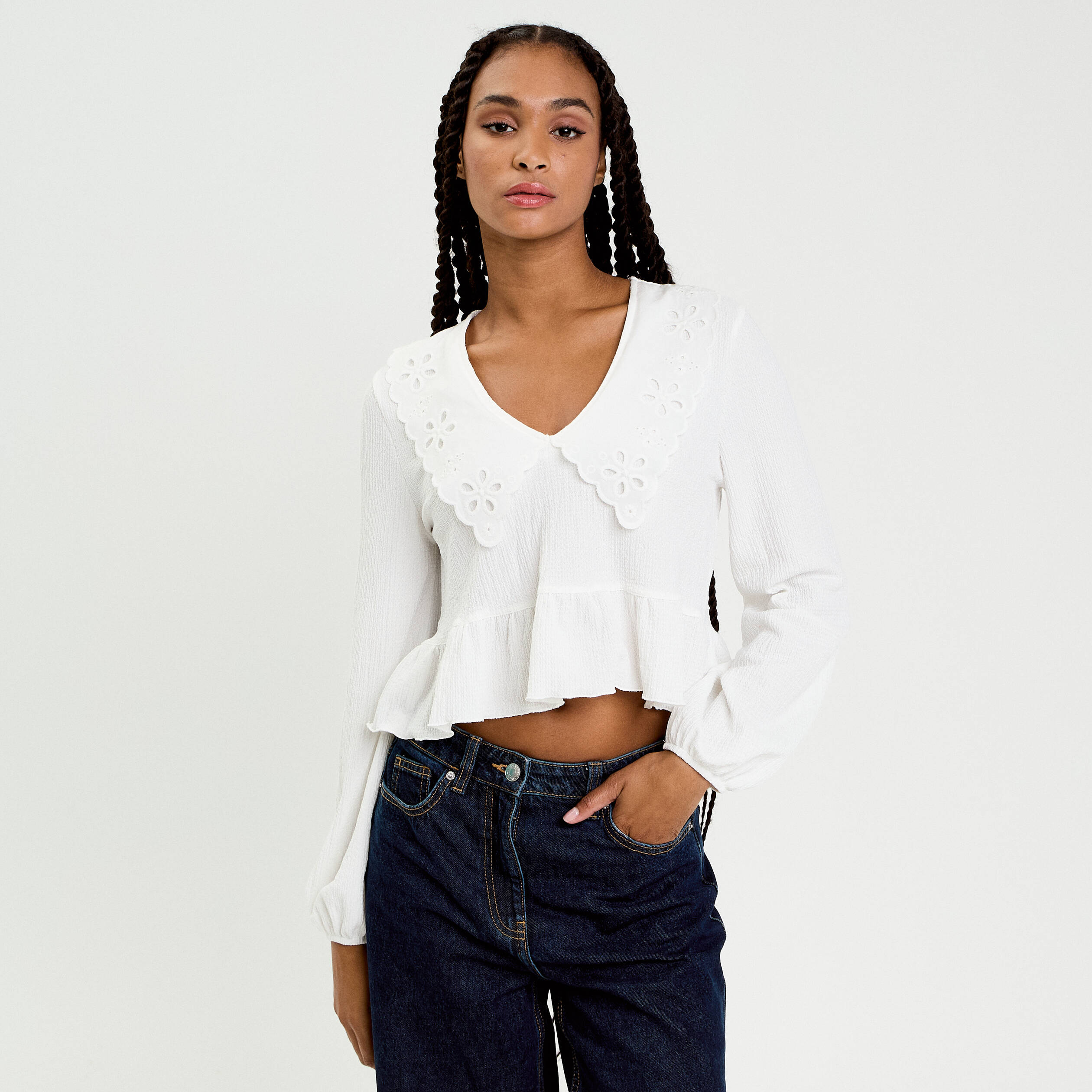 Blouse cropped grand col brod&eacute; ecru femme