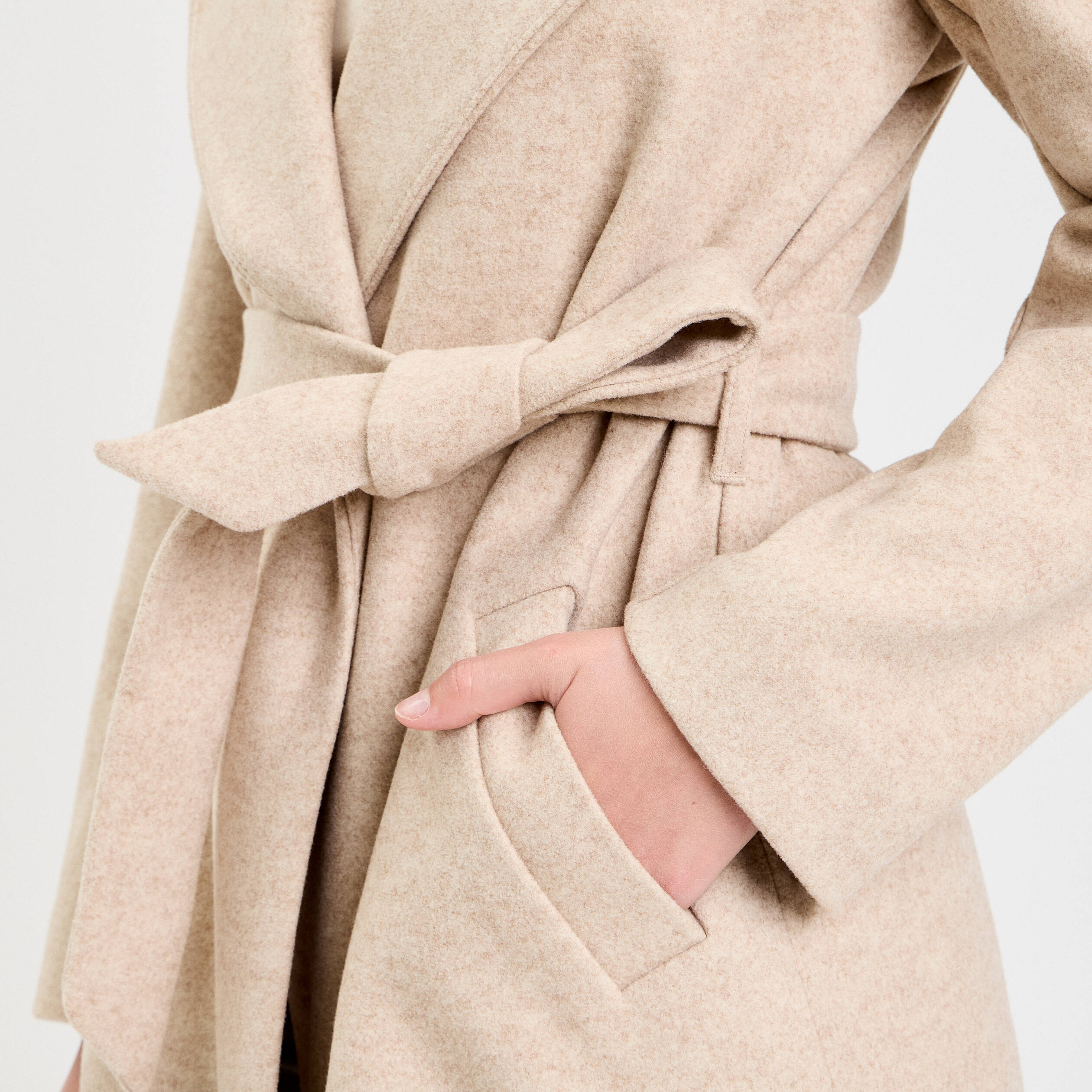 Manteau ceintur&eacute; &agrave; capuche beige femme
