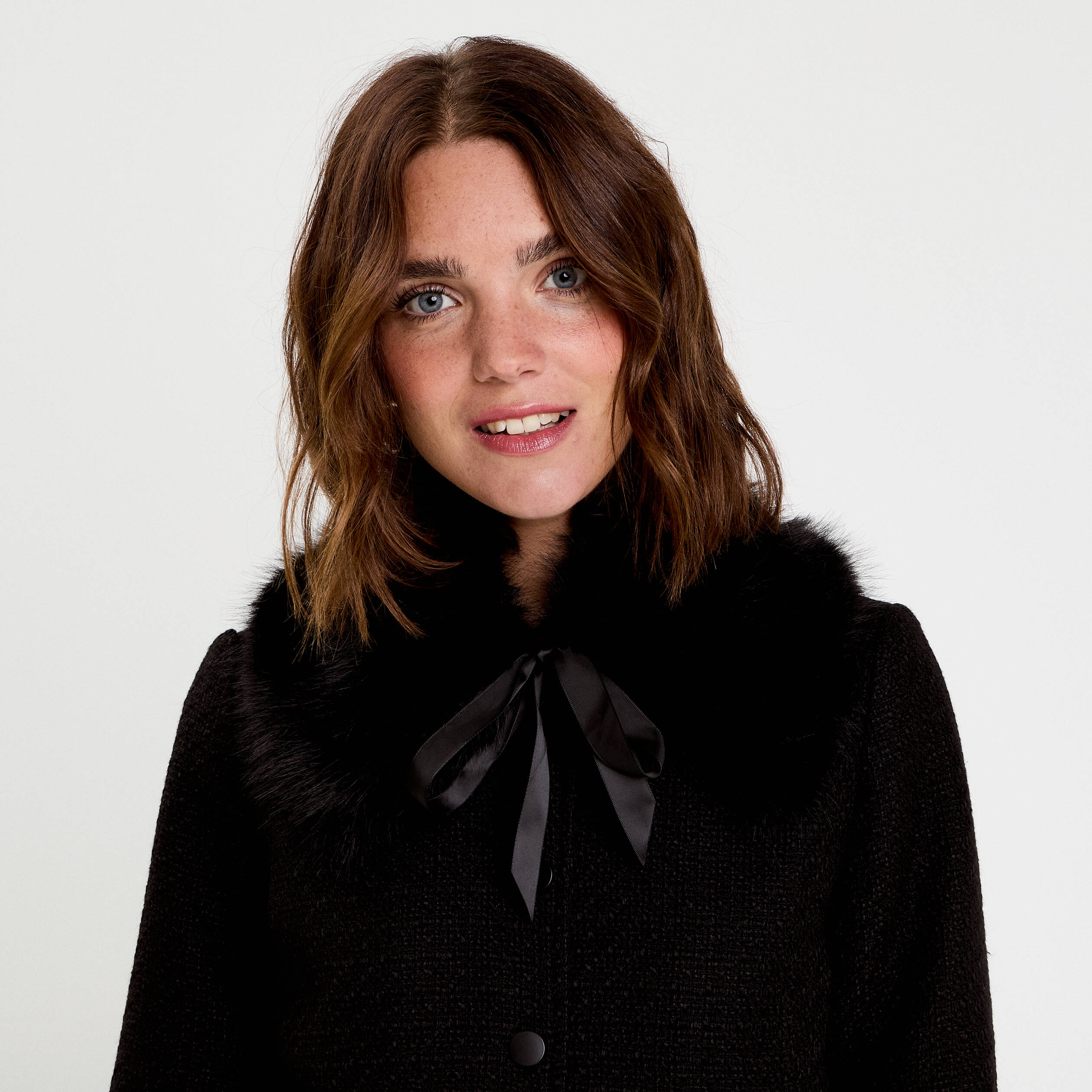 Foulard en fausse fourrure noir femme