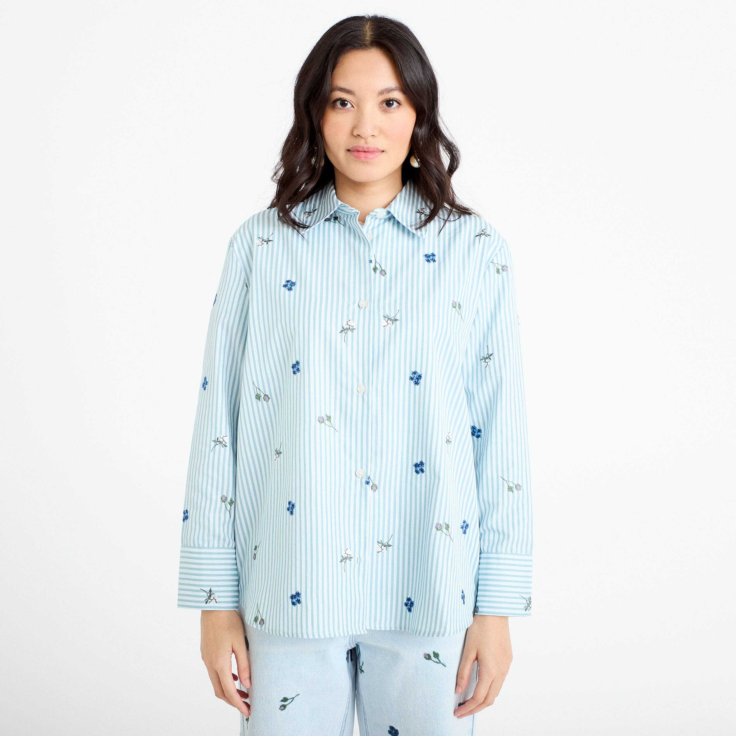 Chemise oversize brod&eacute;e Bridgerton bleu clair femme