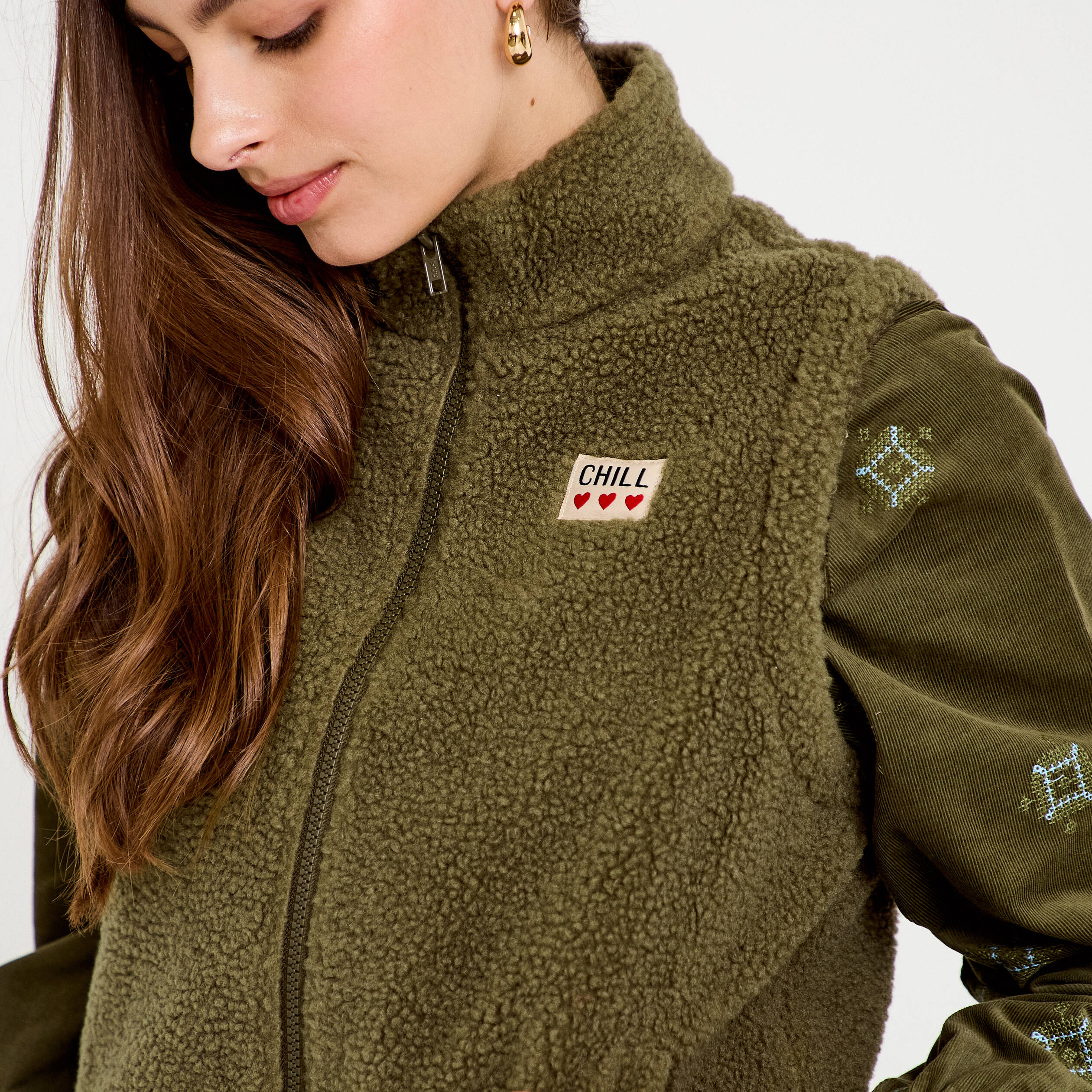 Veste sans manches col montant bouclette vert kaki femme