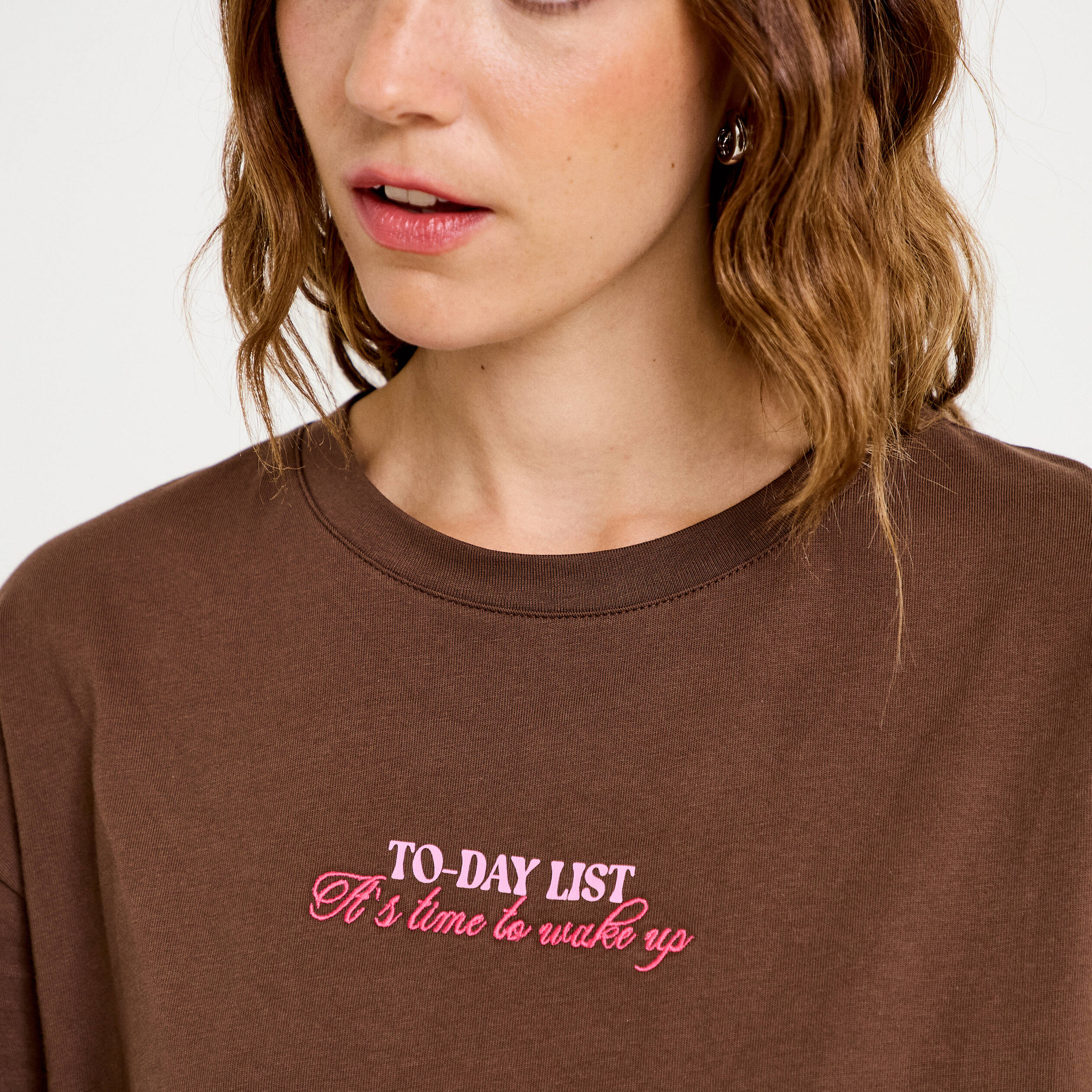 T-shirt oversize manches courtes marron fonc&eacute; femme